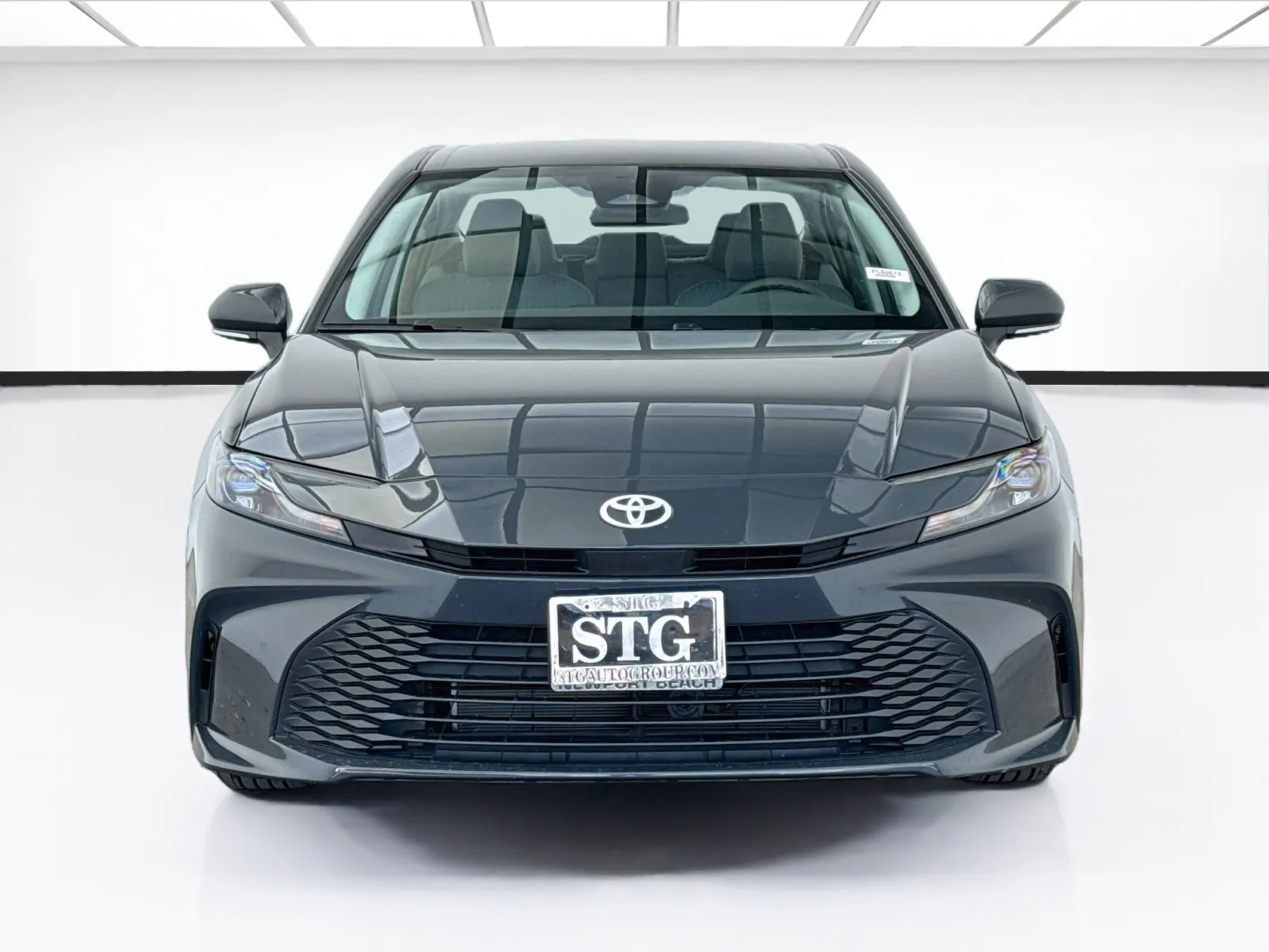Toyota Camry photo 2