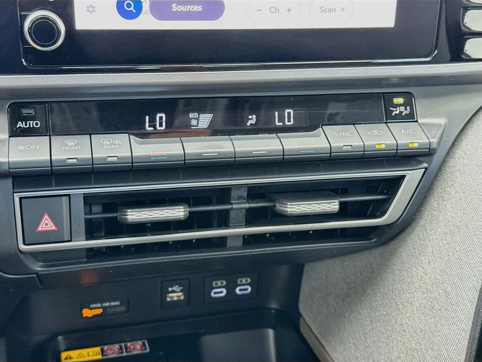 Toyota Camry photo 12