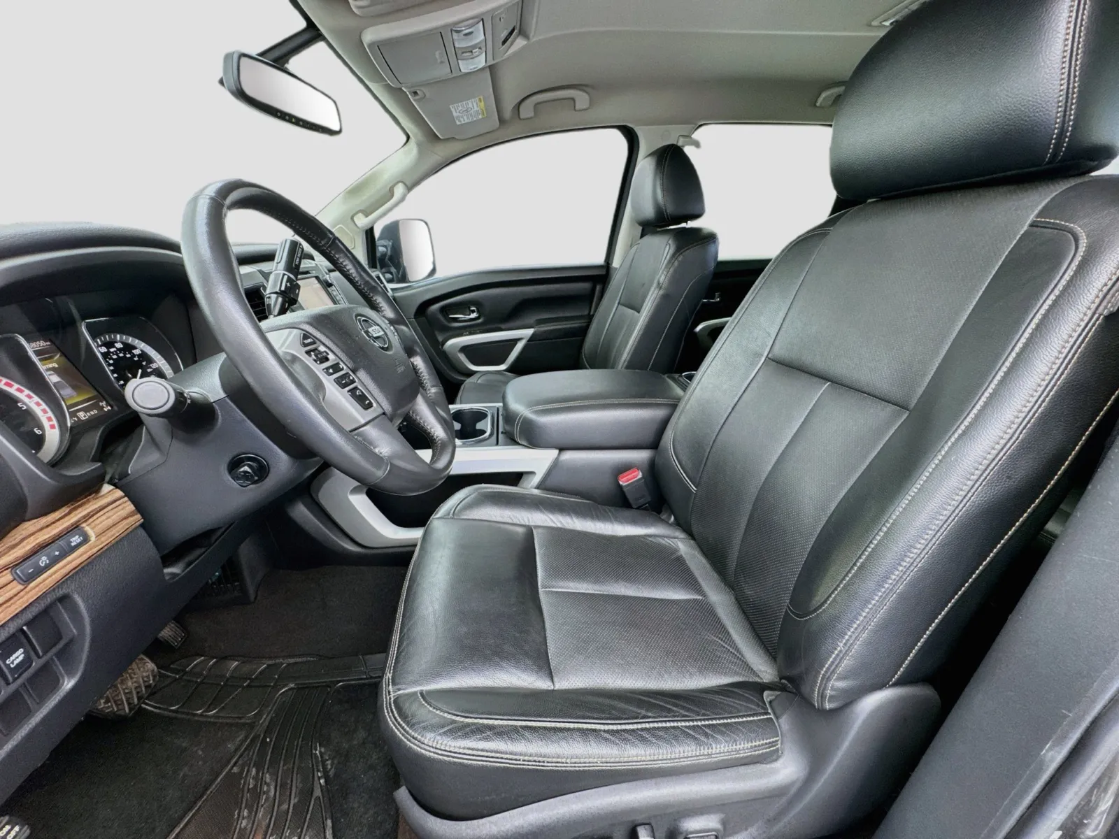 Nissan Titan photo 13