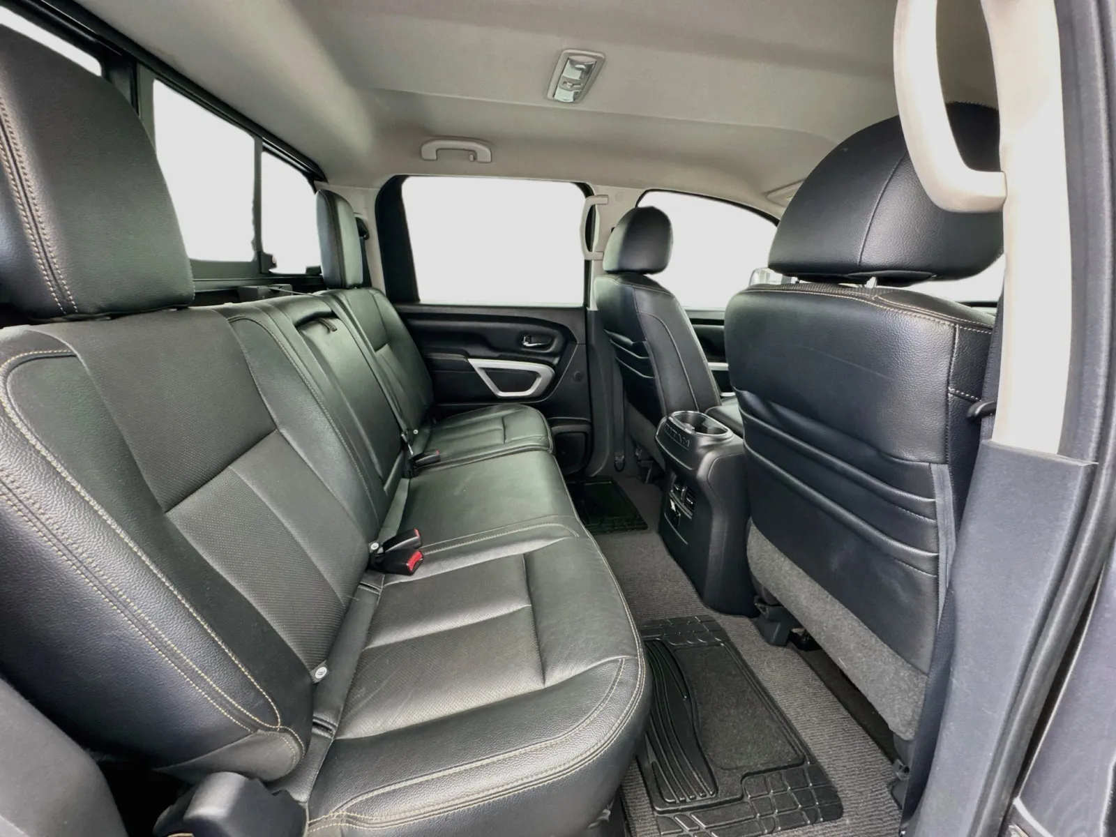 Nissan Titan photo 18
