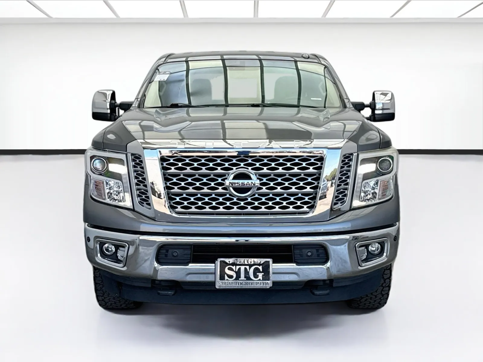 Nissan Titan photo 2