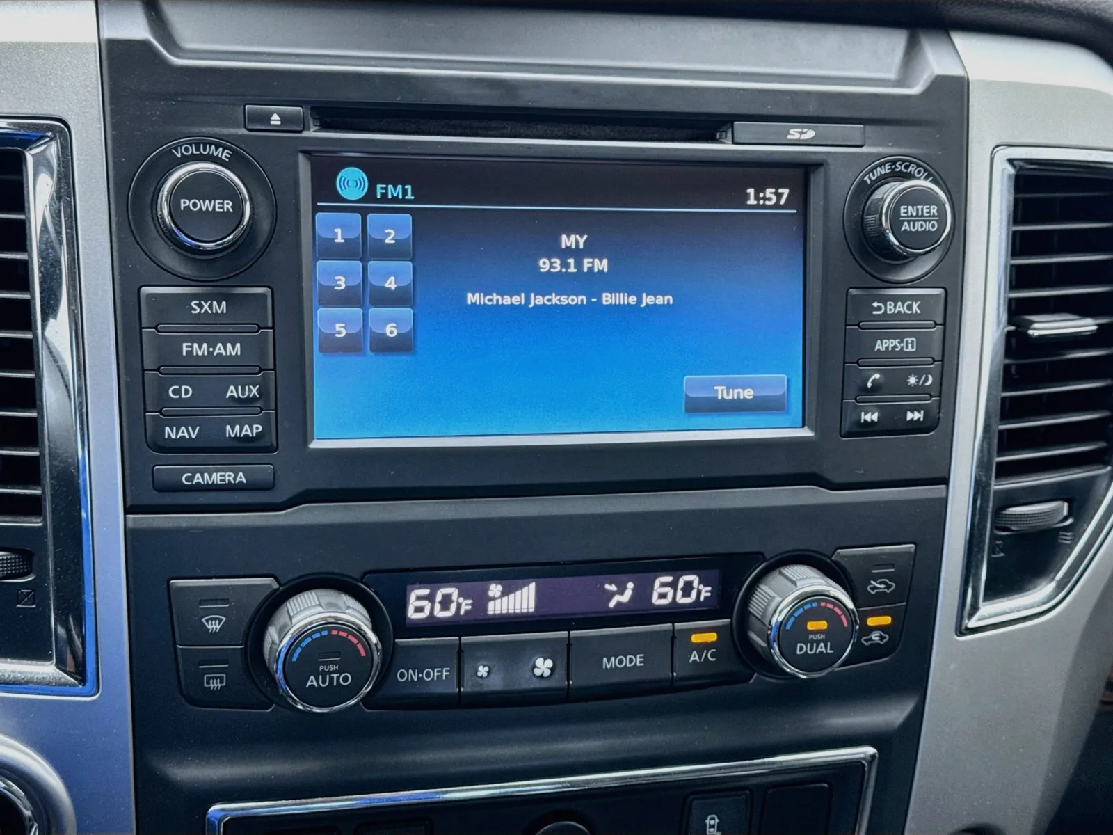 Nissan Titan photo 11