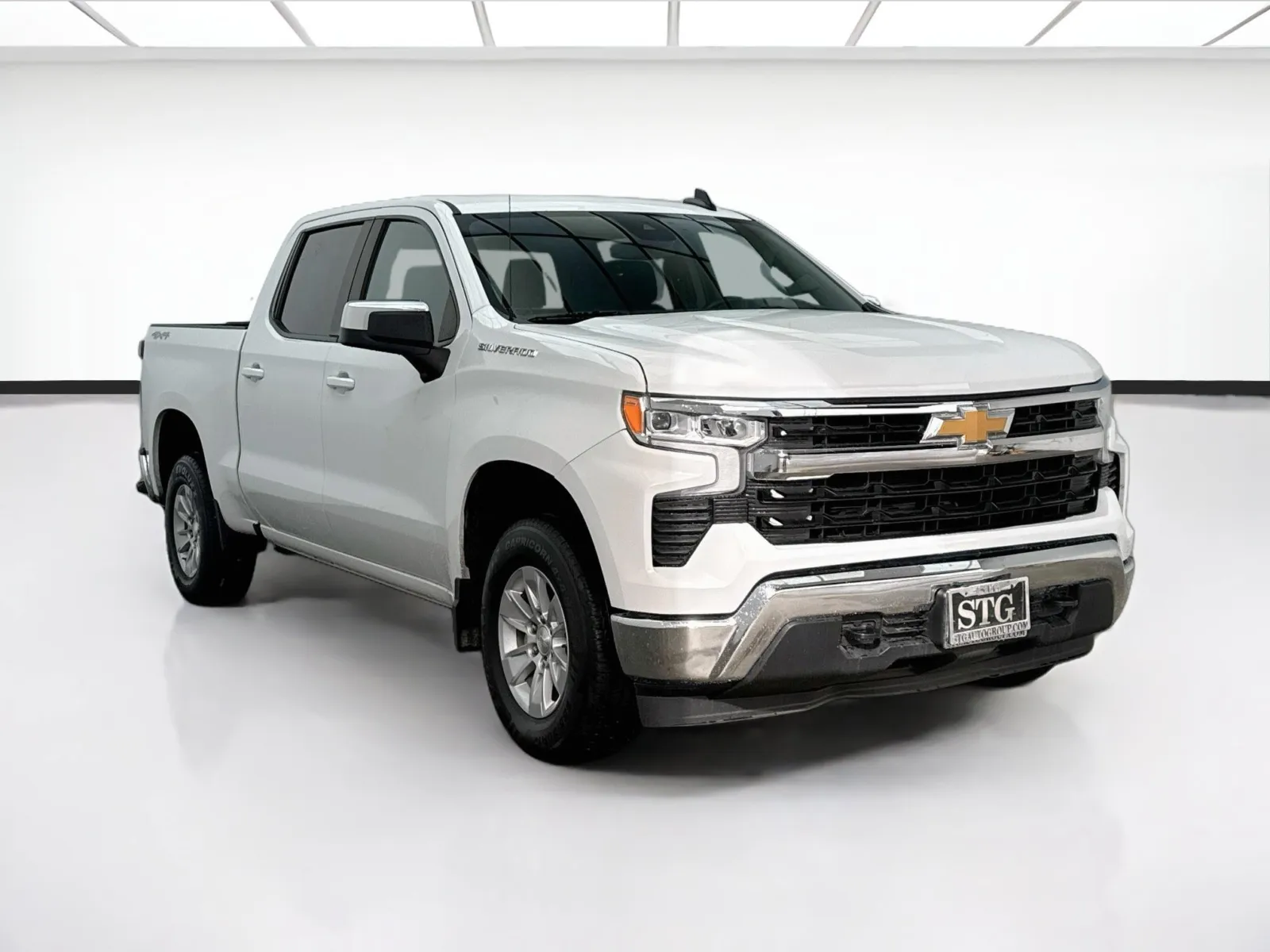 Chevrolet Silverado photo 3