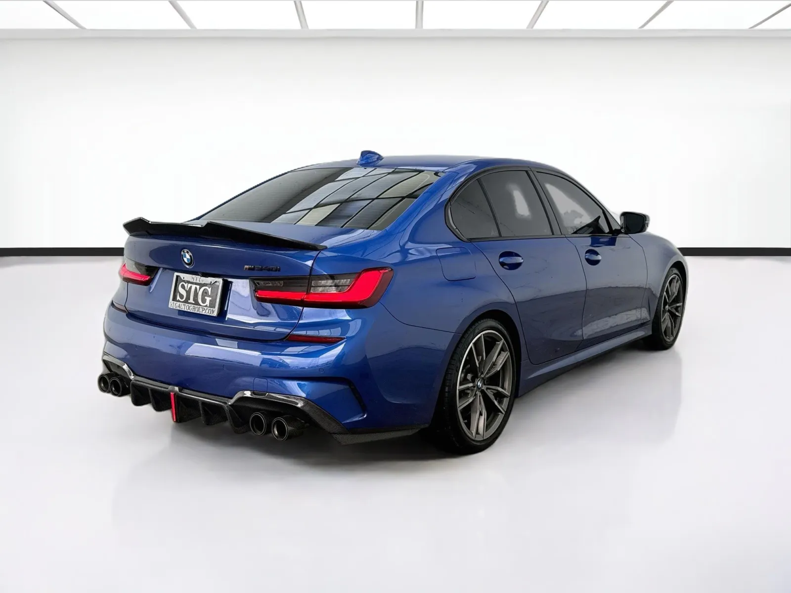 BMW 3 Series photo 4