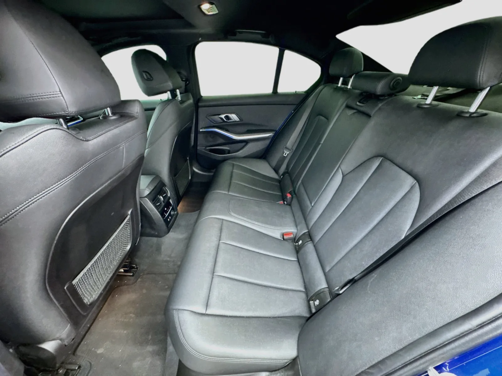 BMW 3 Series photo 16