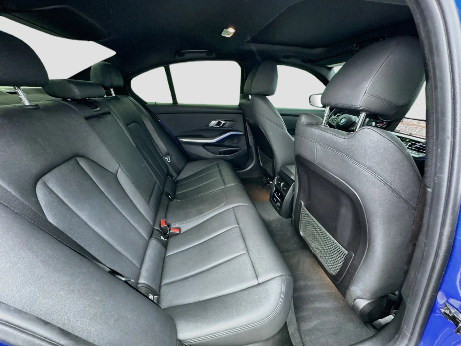 BMW 3 Series photo 18