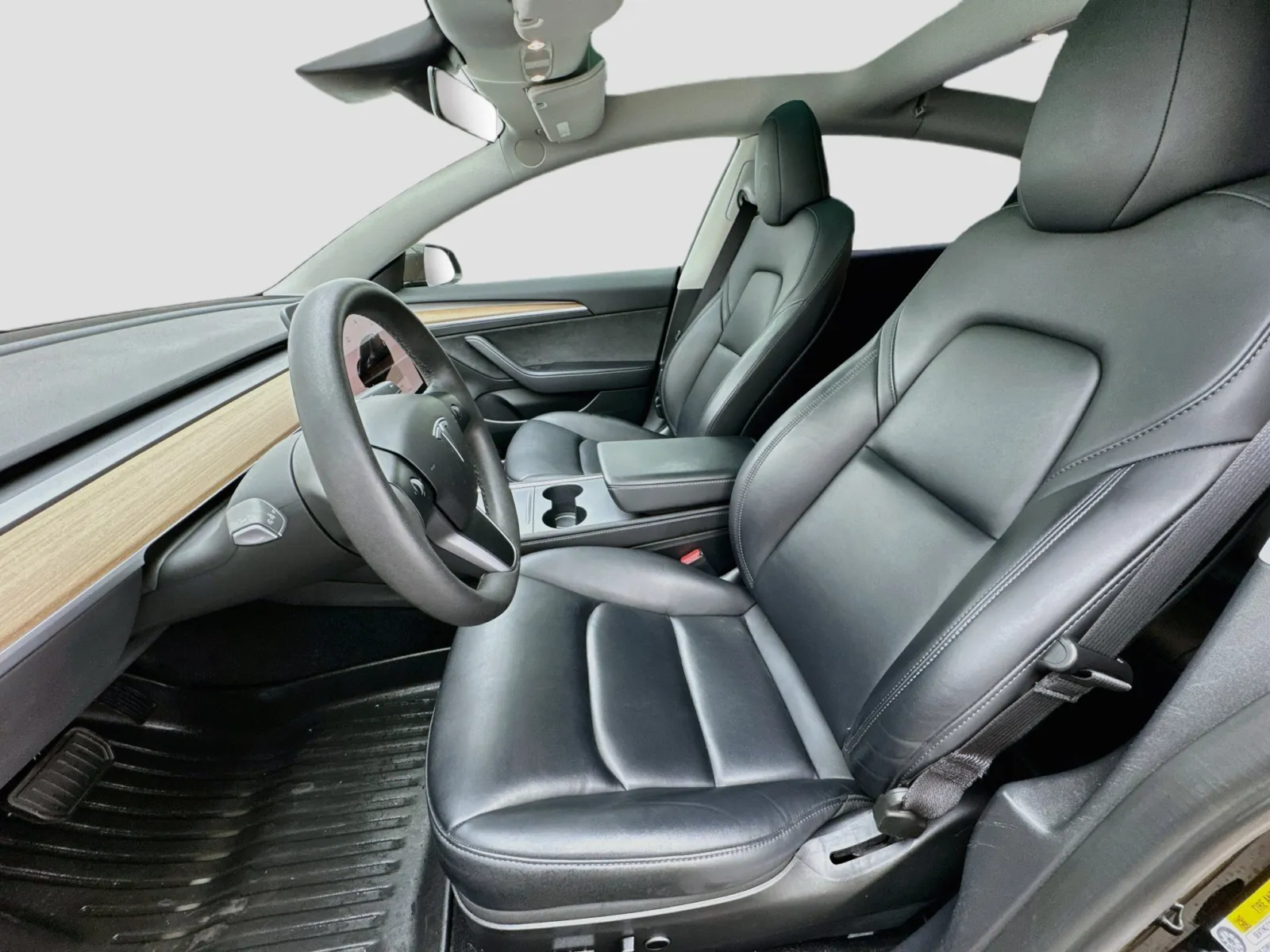 Tesla Model 3 photo 13