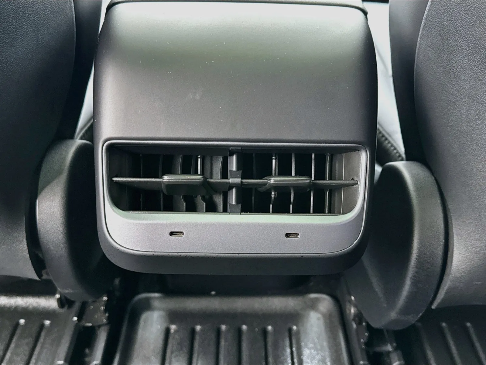 Tesla Model 3 photo 17