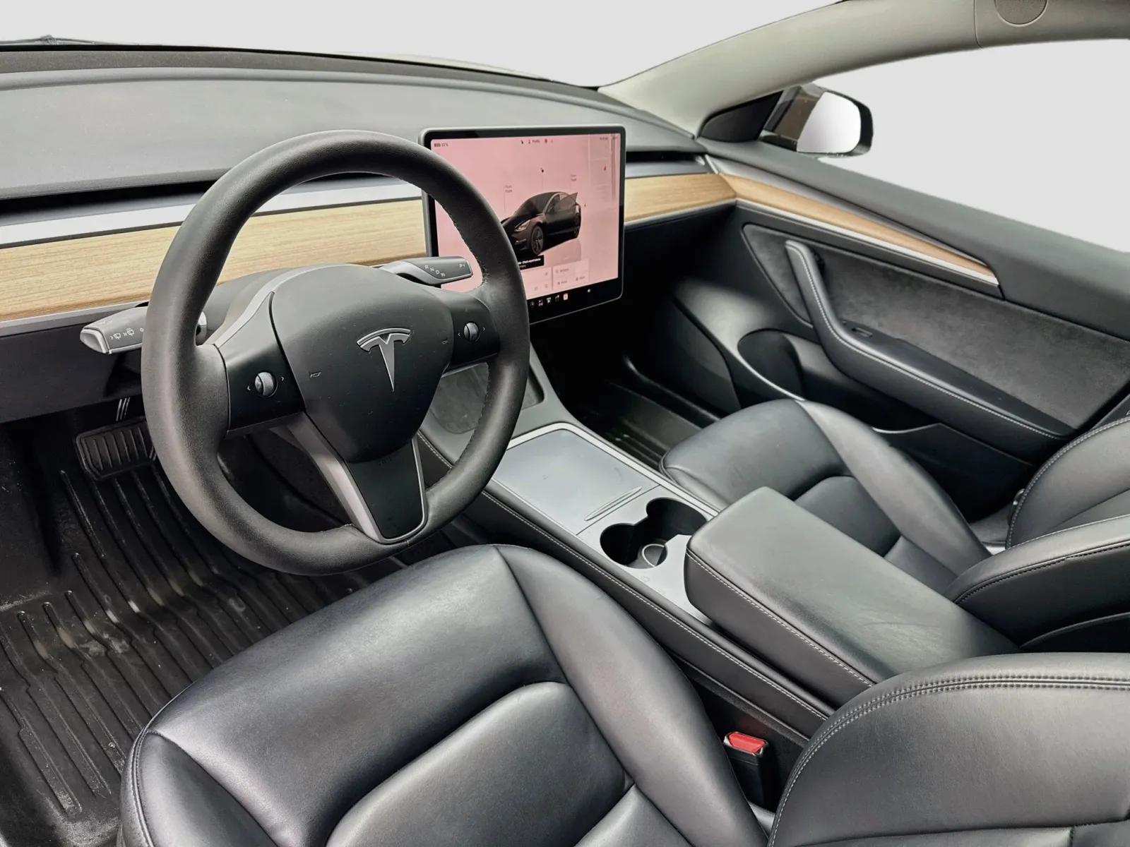 Tesla Model 3 photo 7