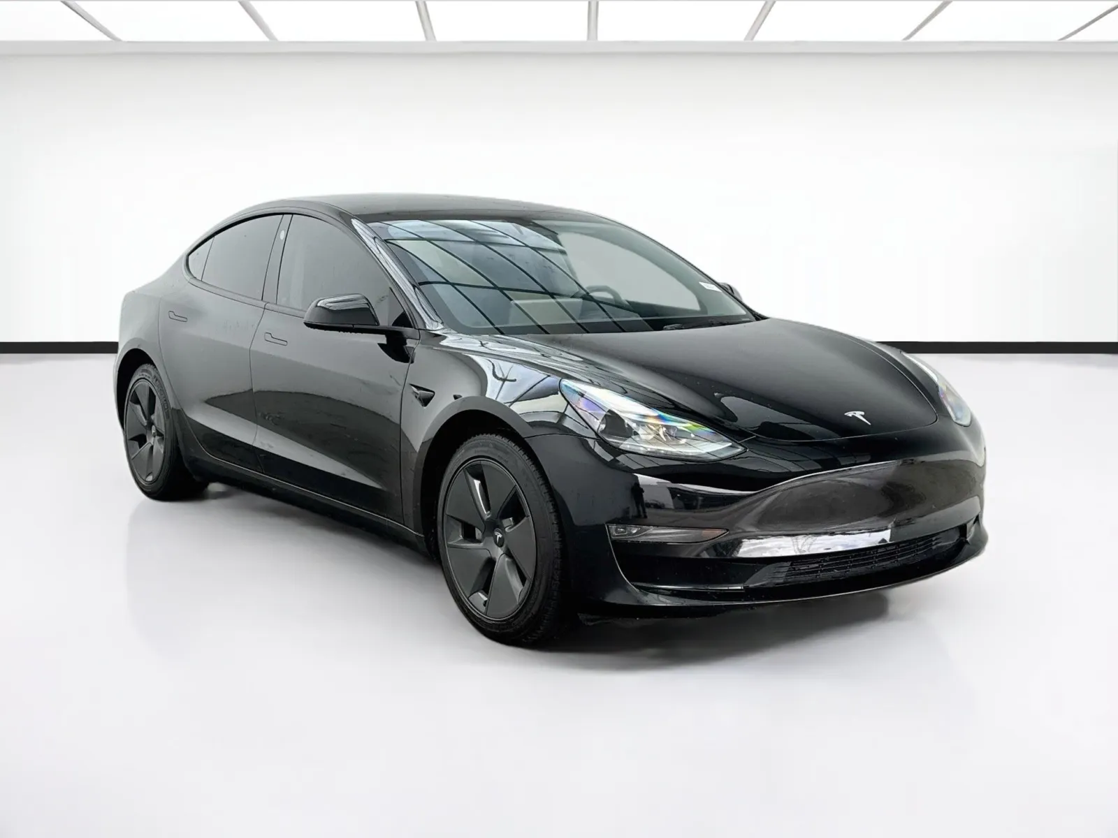 Tesla Model 3 photo 3