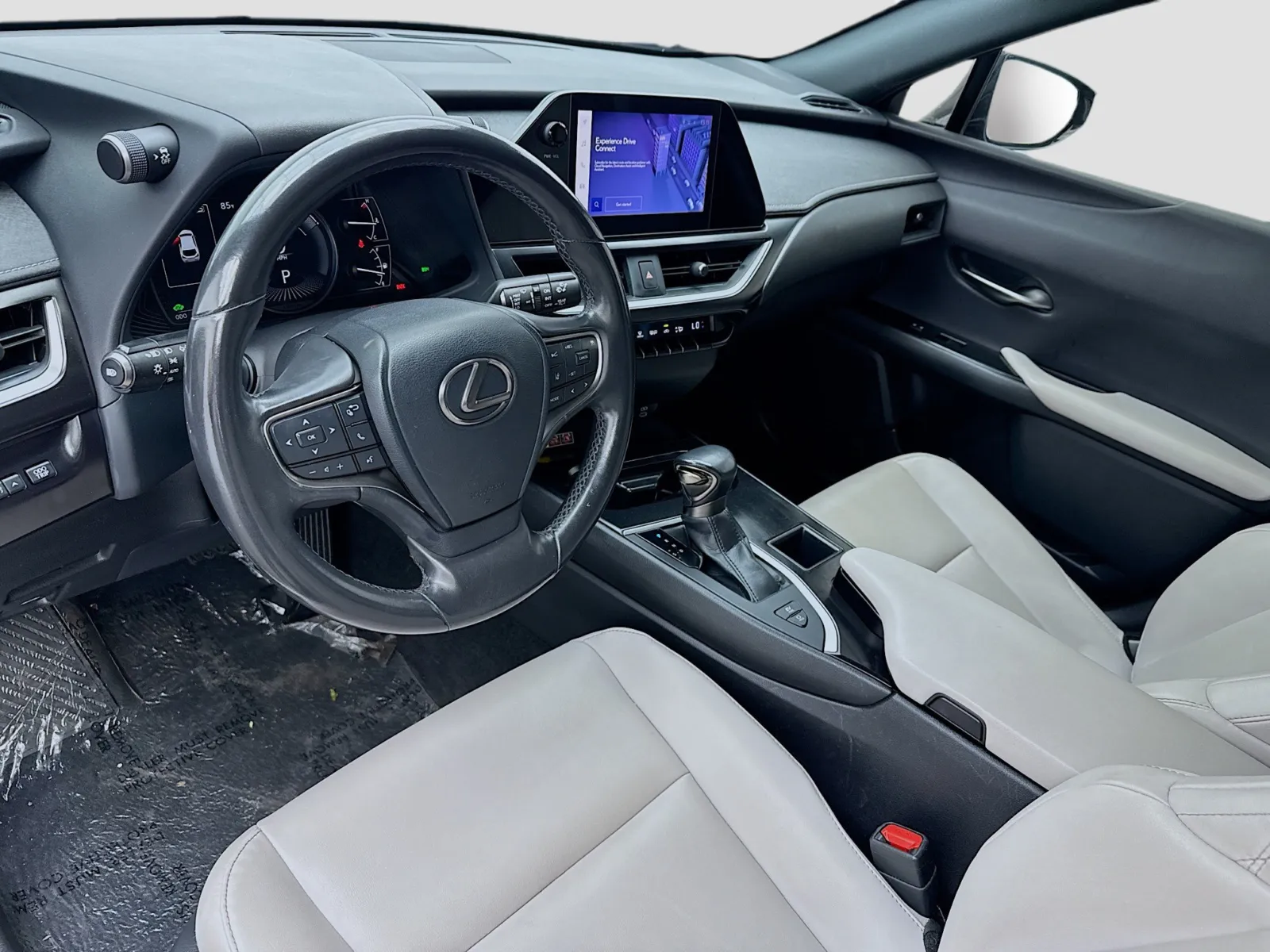 Lexus UX photo 7