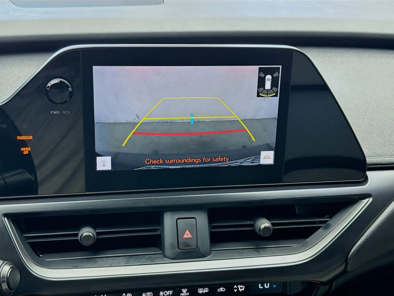 Lexus UX photo 10