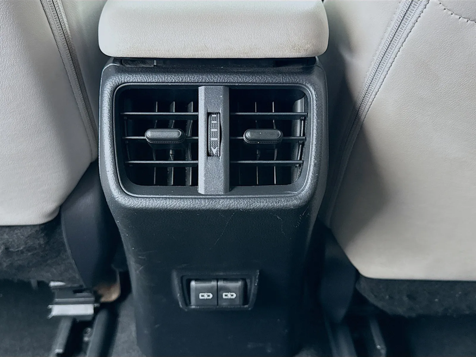 Lexus UX photo 17