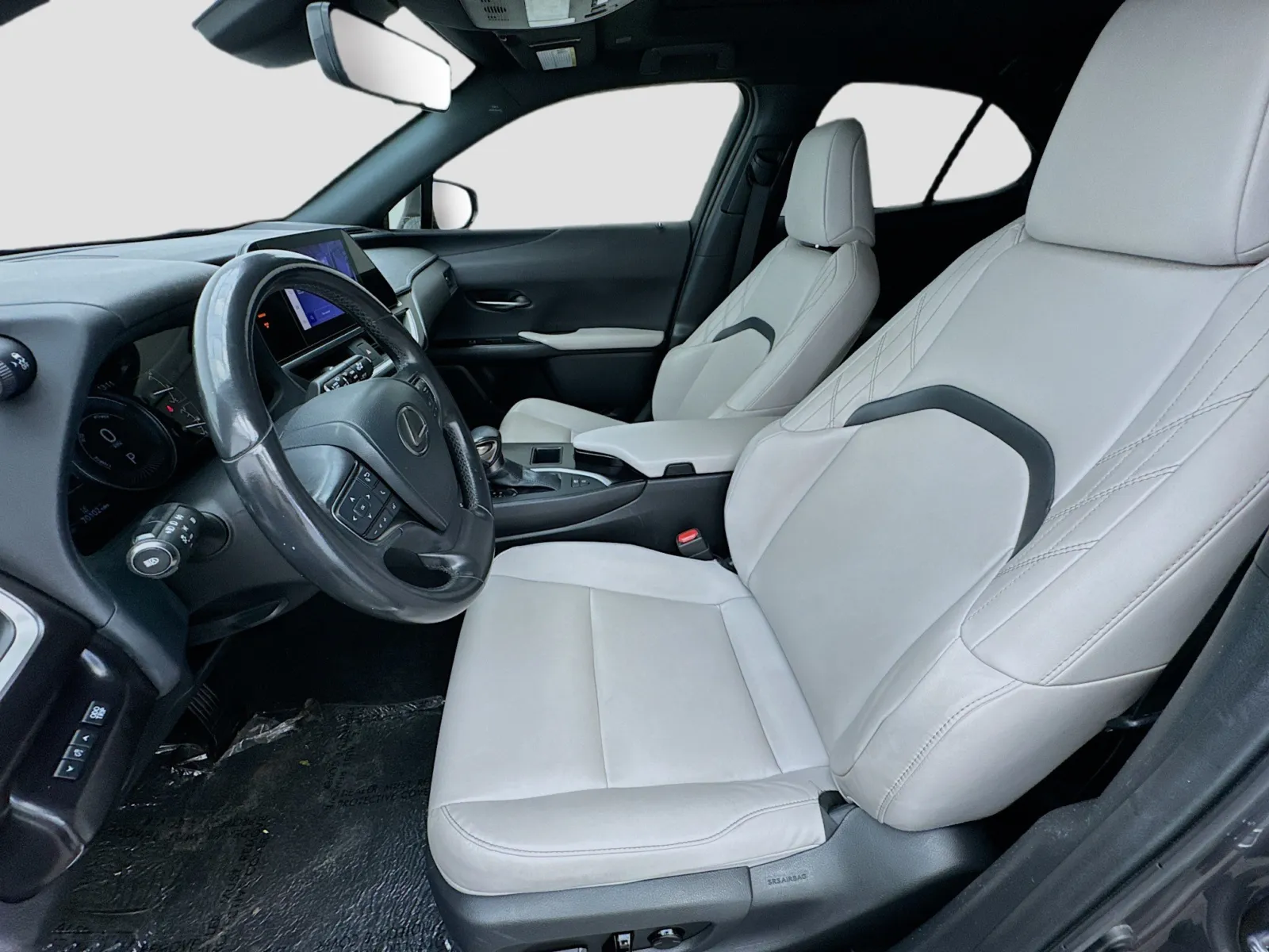 Lexus UX photo 13