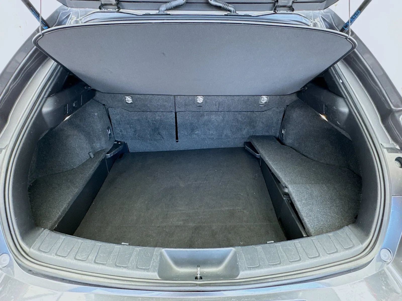 Lexus UX photo 18