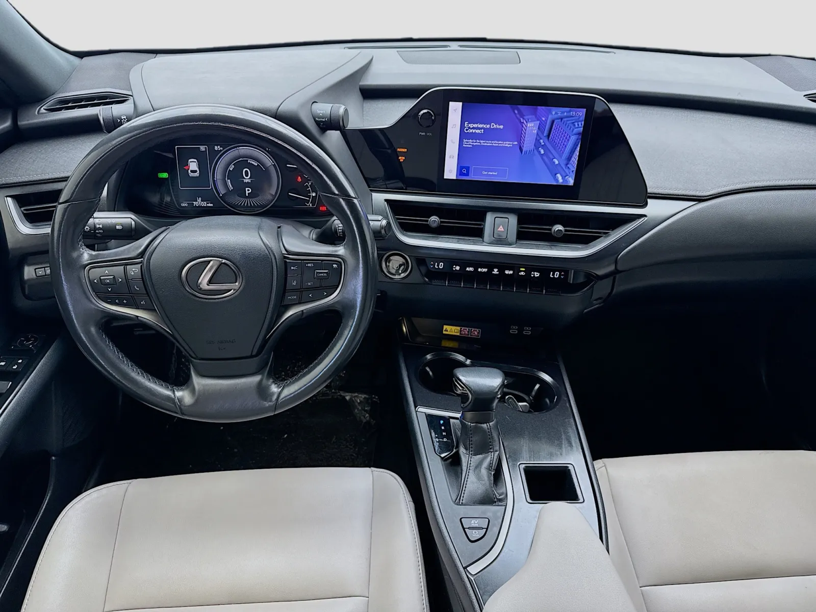Lexus UX photo 15