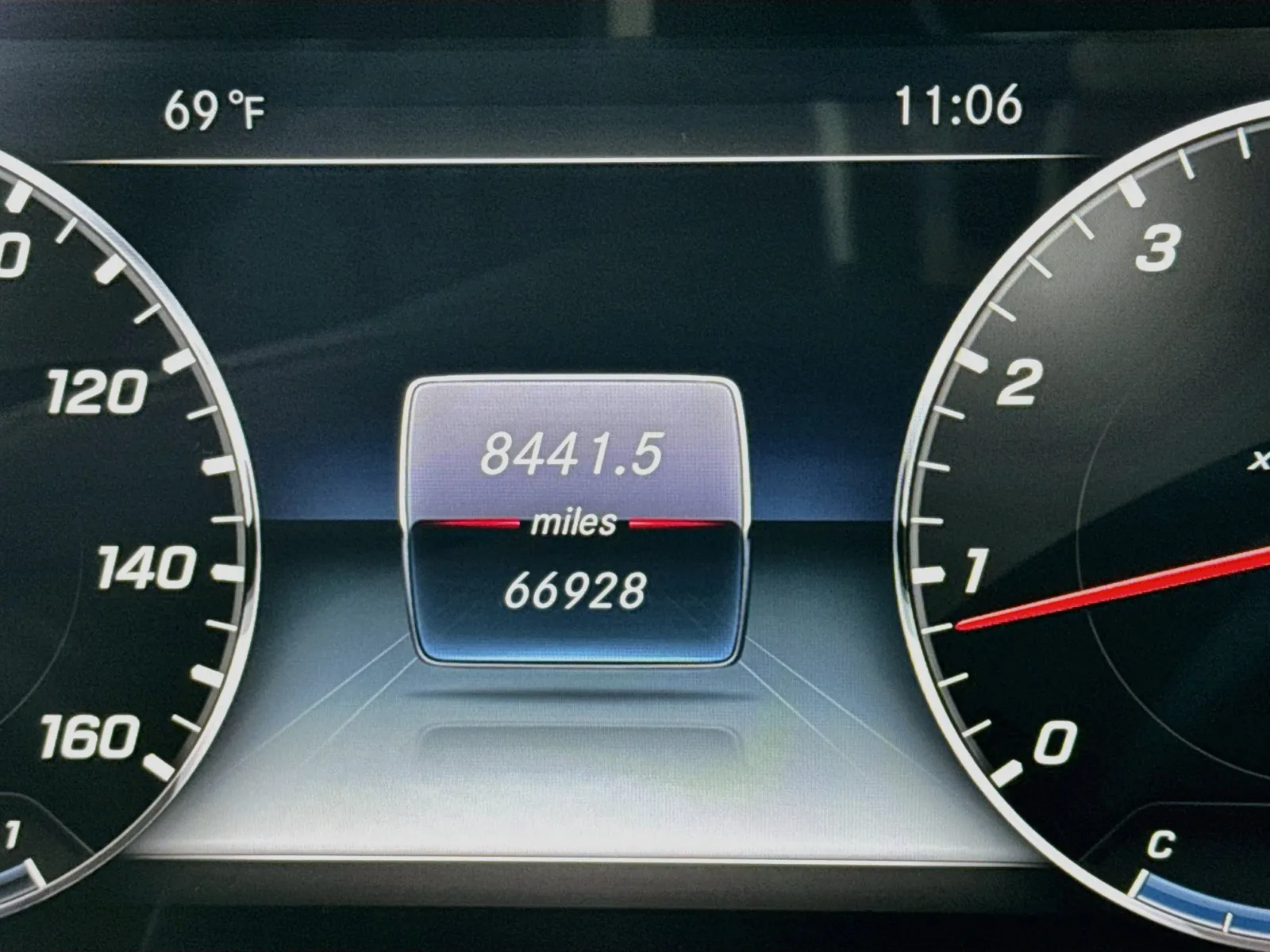 Mercedes-Benz E-Class photo 8