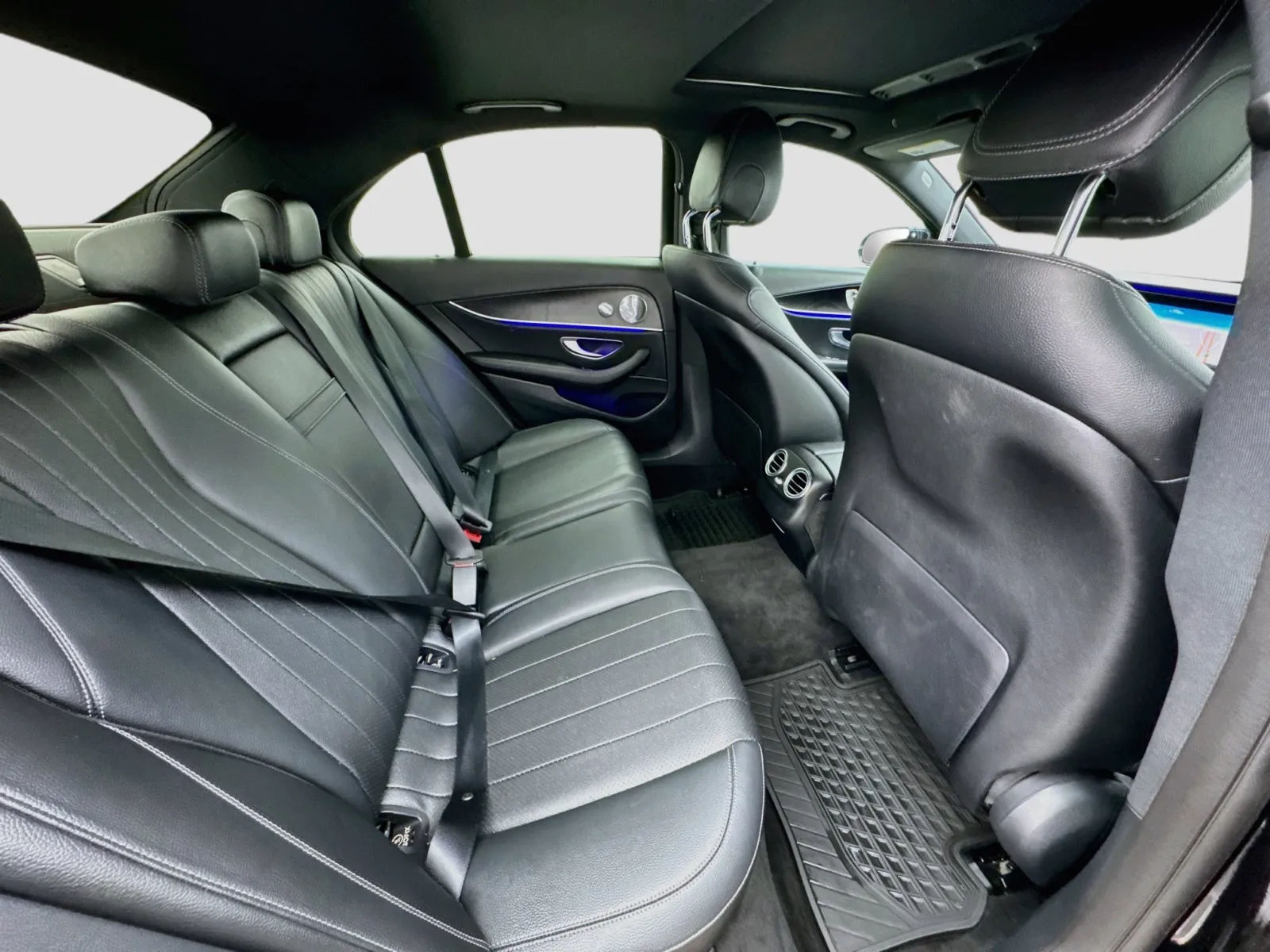 Mercedes-Benz E-Class photo 19