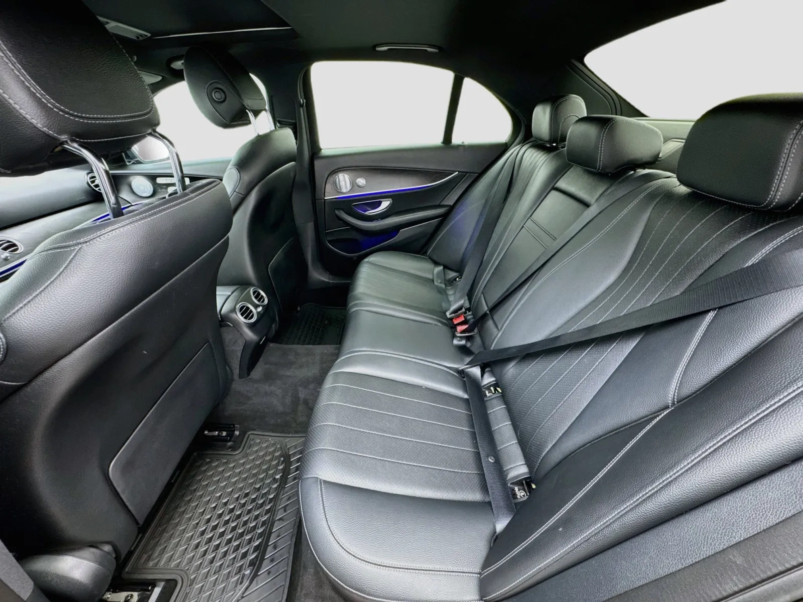 Mercedes-Benz E-Class photo 16