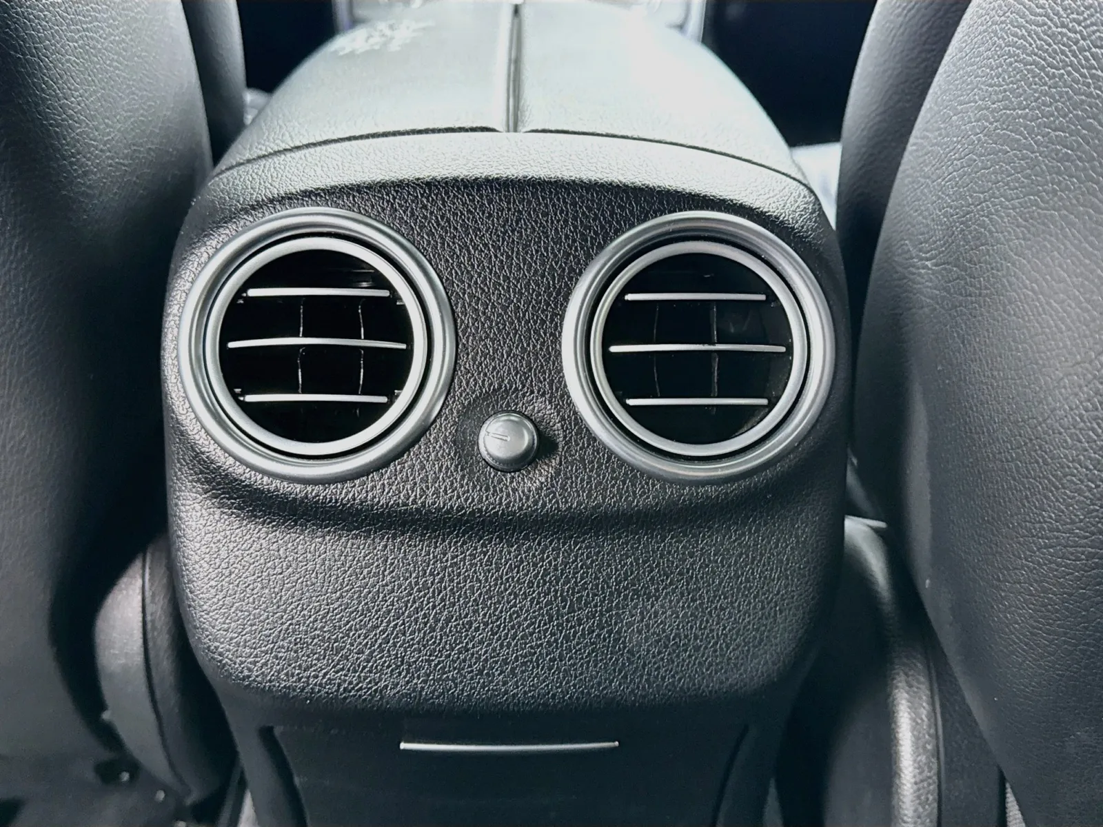 Mercedes-Benz E-Class photo 17