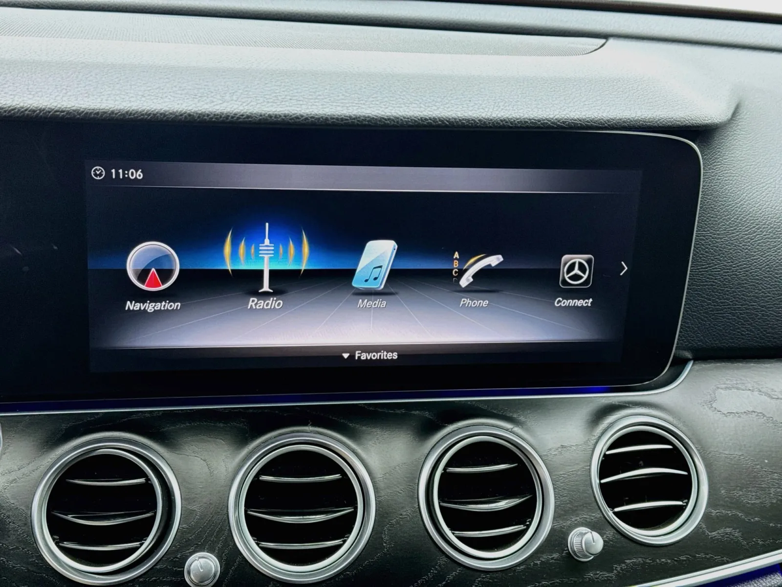 Mercedes-Benz E-Class photo 11