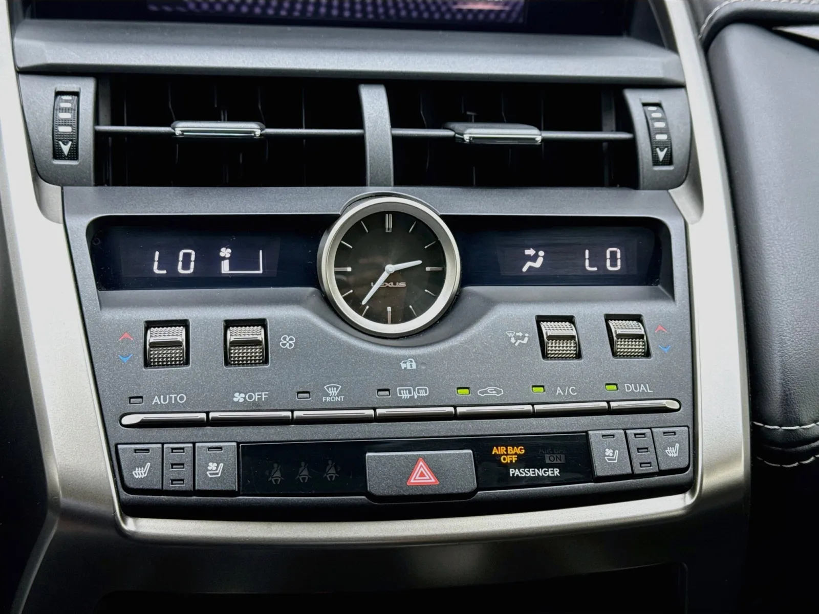Lexus NX photo 12