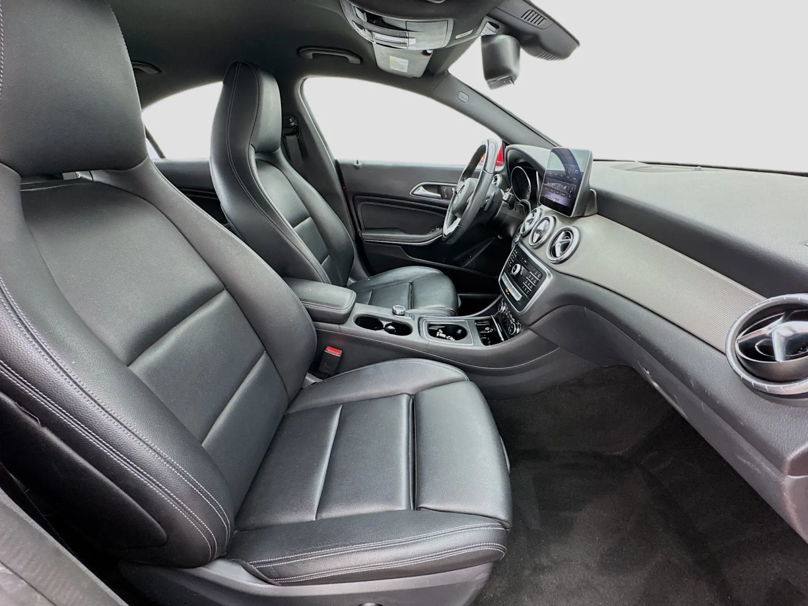 Mercedes-Benz CLA photo 19