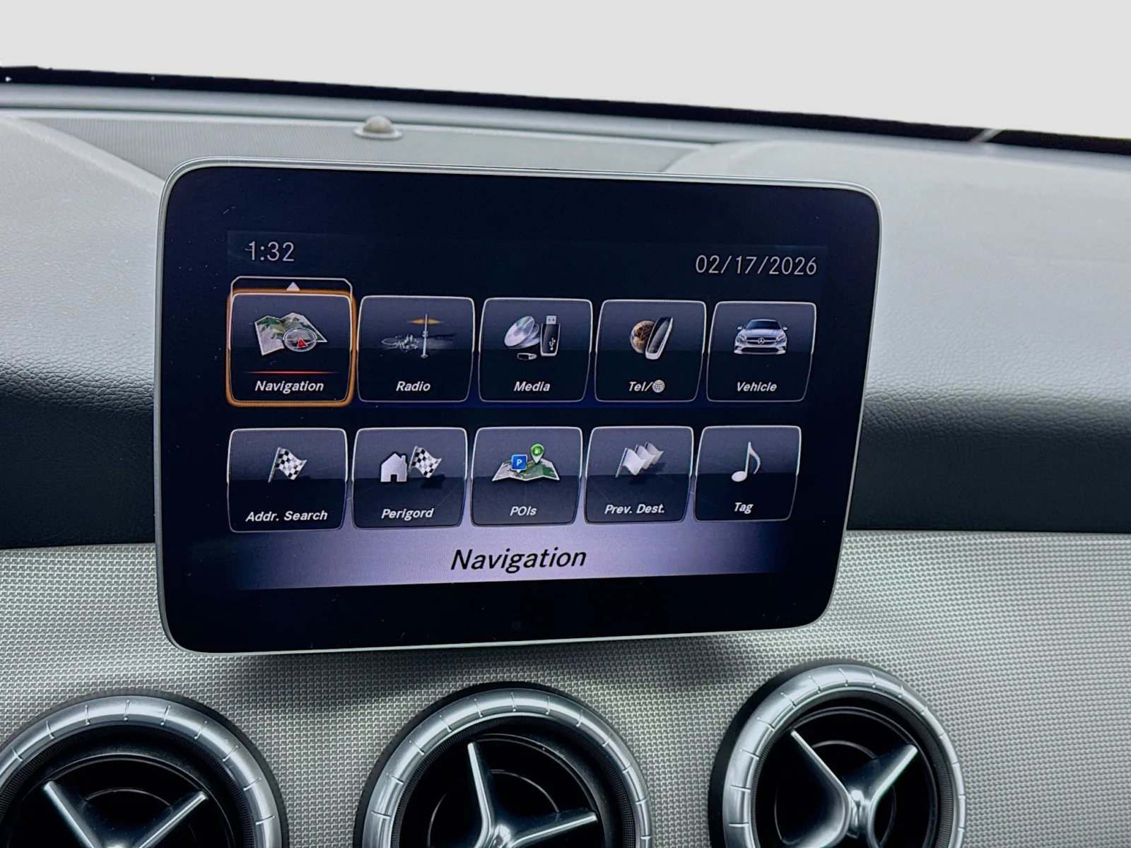 Mercedes-Benz CLA photo 9