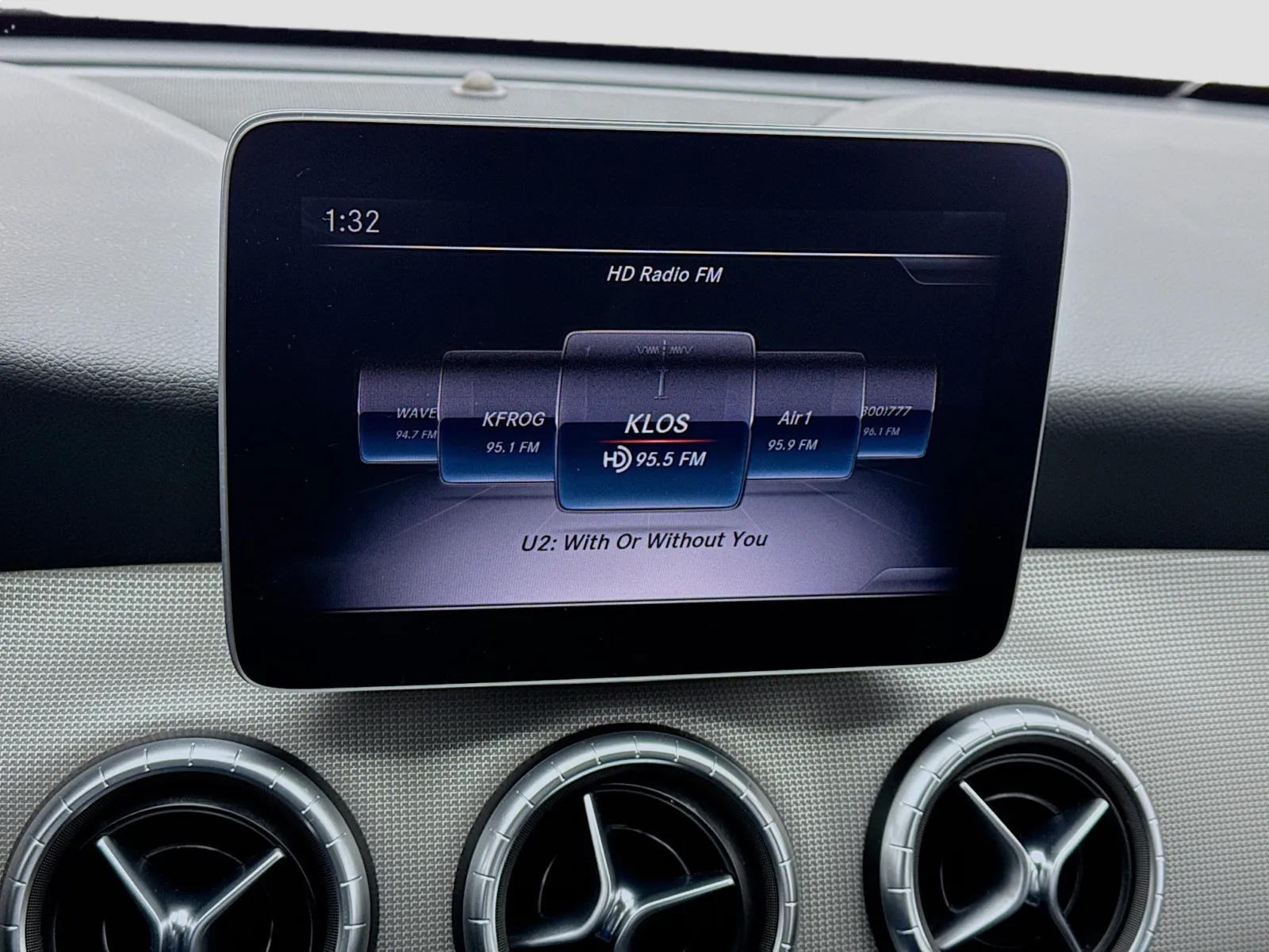 Mercedes-Benz CLA photo 11