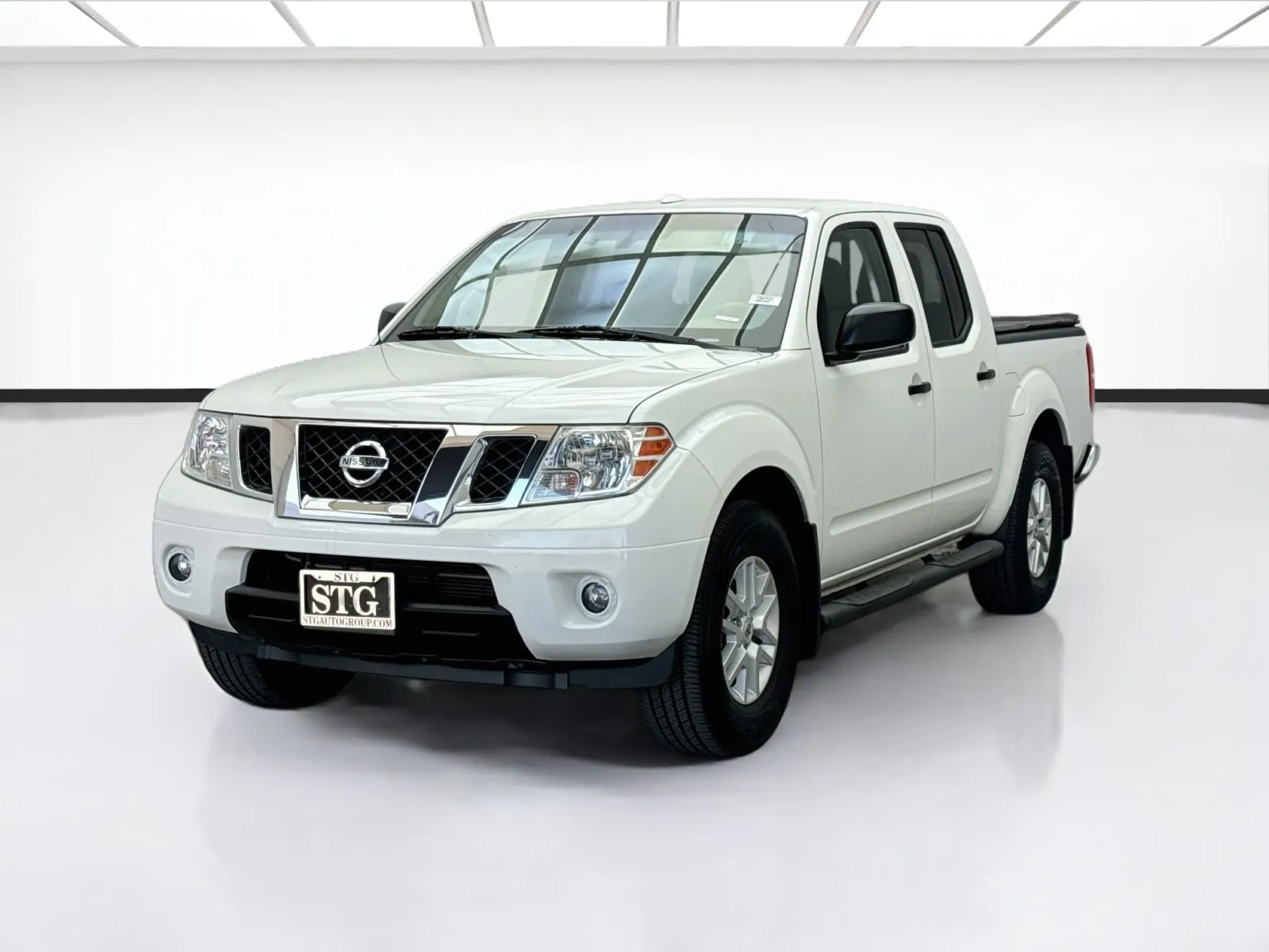White 2018 Nissan Frontier SV V6 for sale in Bellflower, CA