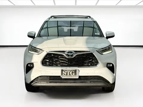 Photos of 2023 Toyota Highlander Limited for sale in Bellflower, CA at STG Bellflower