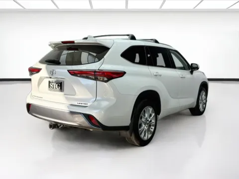 More photos of 2023 Toyota Highlander Limited at STG Bellflower, CA