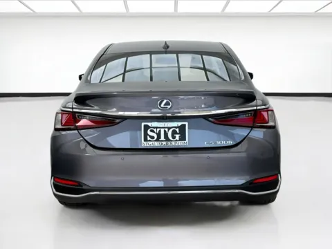 More photos of 2020 Lexus ES 300h at STG Bellflower, CA