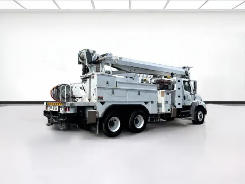 More photos of 2016 Freightliner 114SD Altec D3060-TR, Digger Derrick Rear Mounted at STG Bellflower, CA
