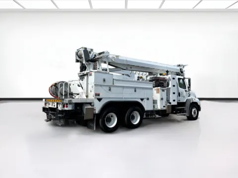 More photos of 2016 Freightliner 114SD Altec D3060-TR, Digger Derrick Rear Mounted at STG Bellflower, CA