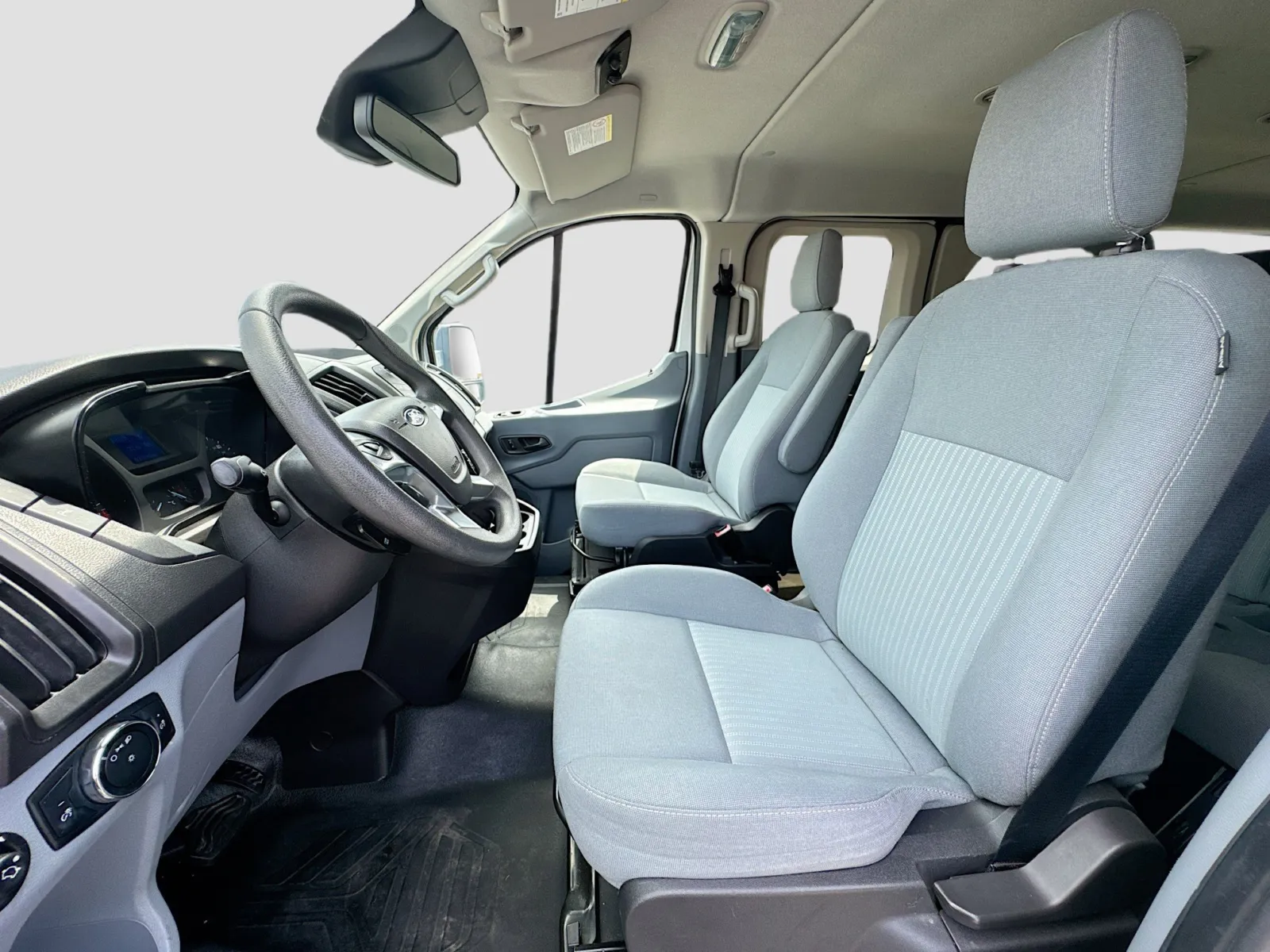 2015 Ford Transit XL - Photo 17