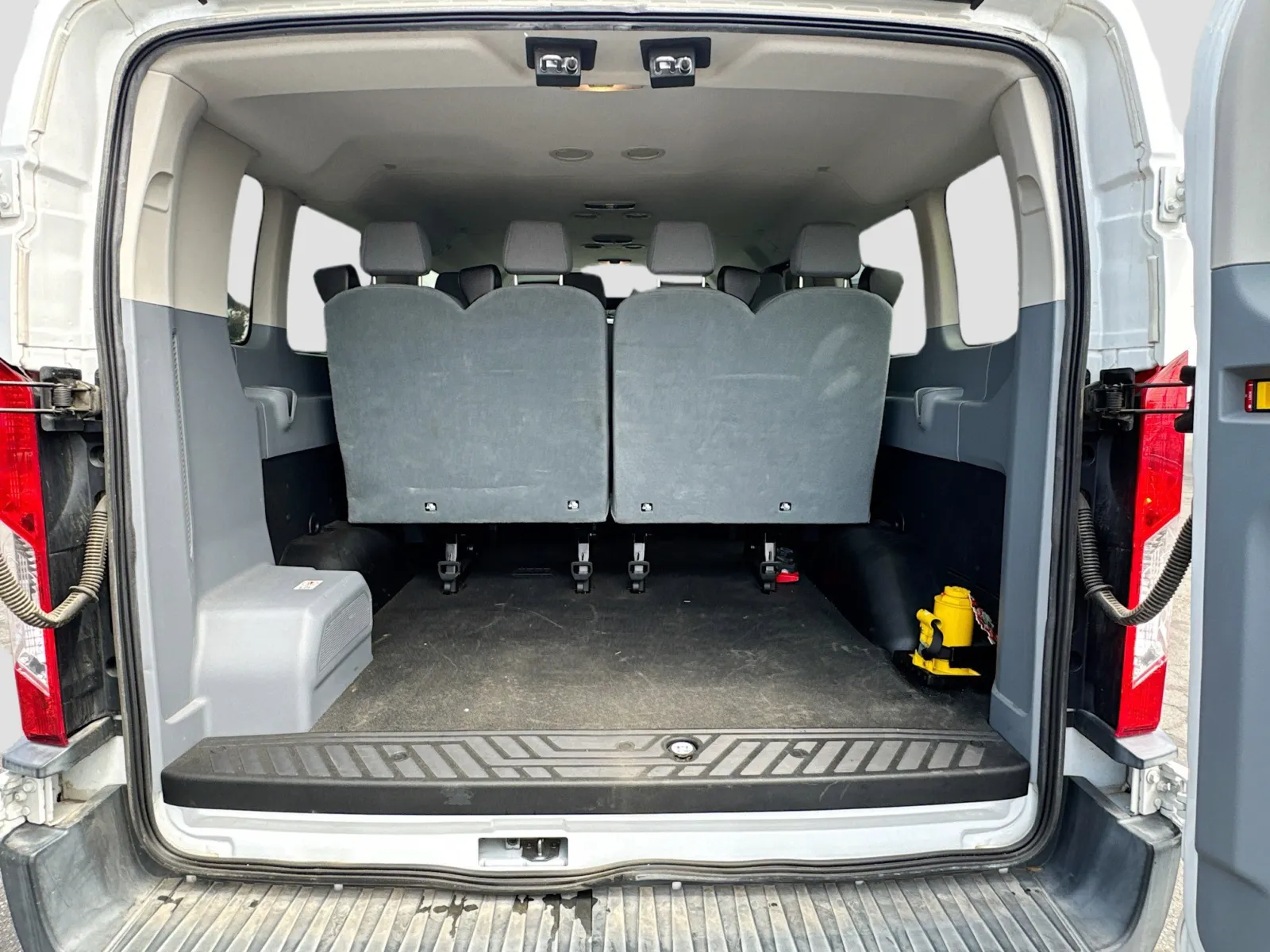 2015 Ford Transit XL - Photo 14