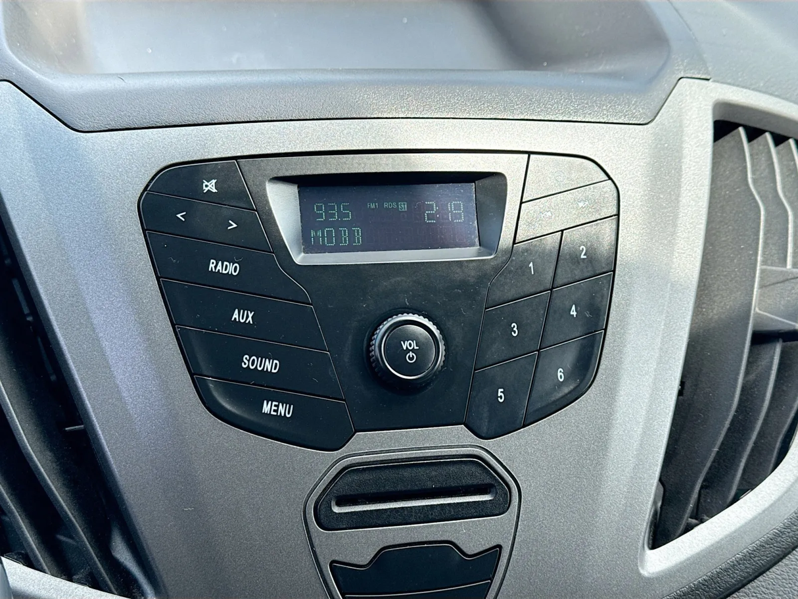2015 Ford Transit XL - Photo 9