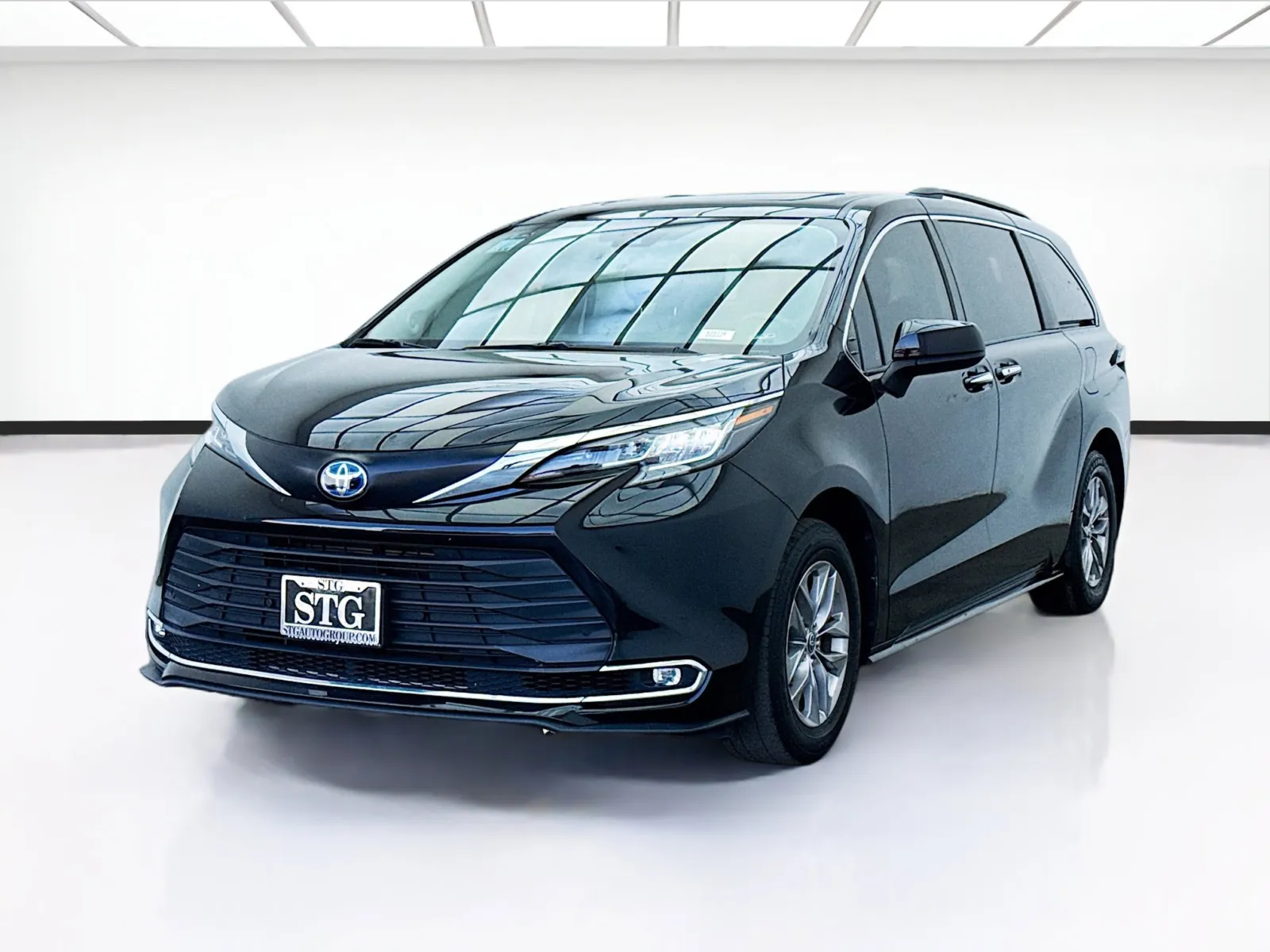 Used 2022 Toyota Sienna XLE PLUS PACKAGE for sale in Bellflower