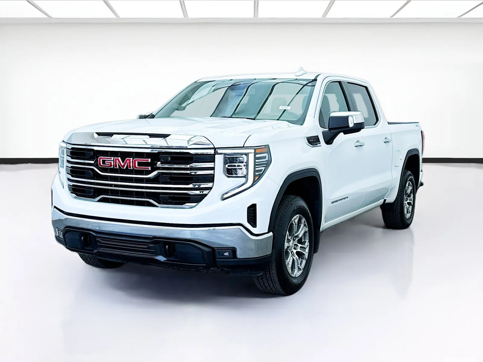 White 2024 GMC Sierra 1500 SLT for sale in Bellflower, CA