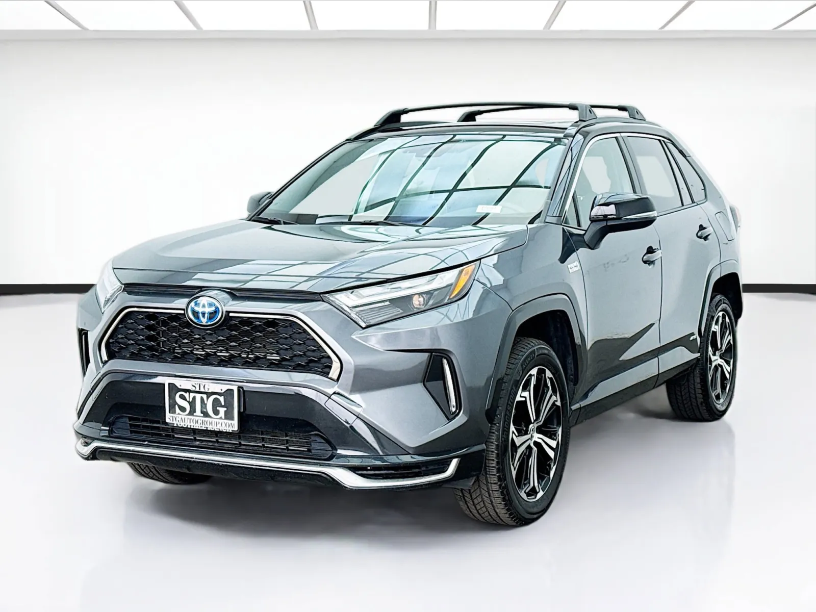 Gray 2022 Toyota RAV4 Prime XSE for sale in Bellflower, CA
