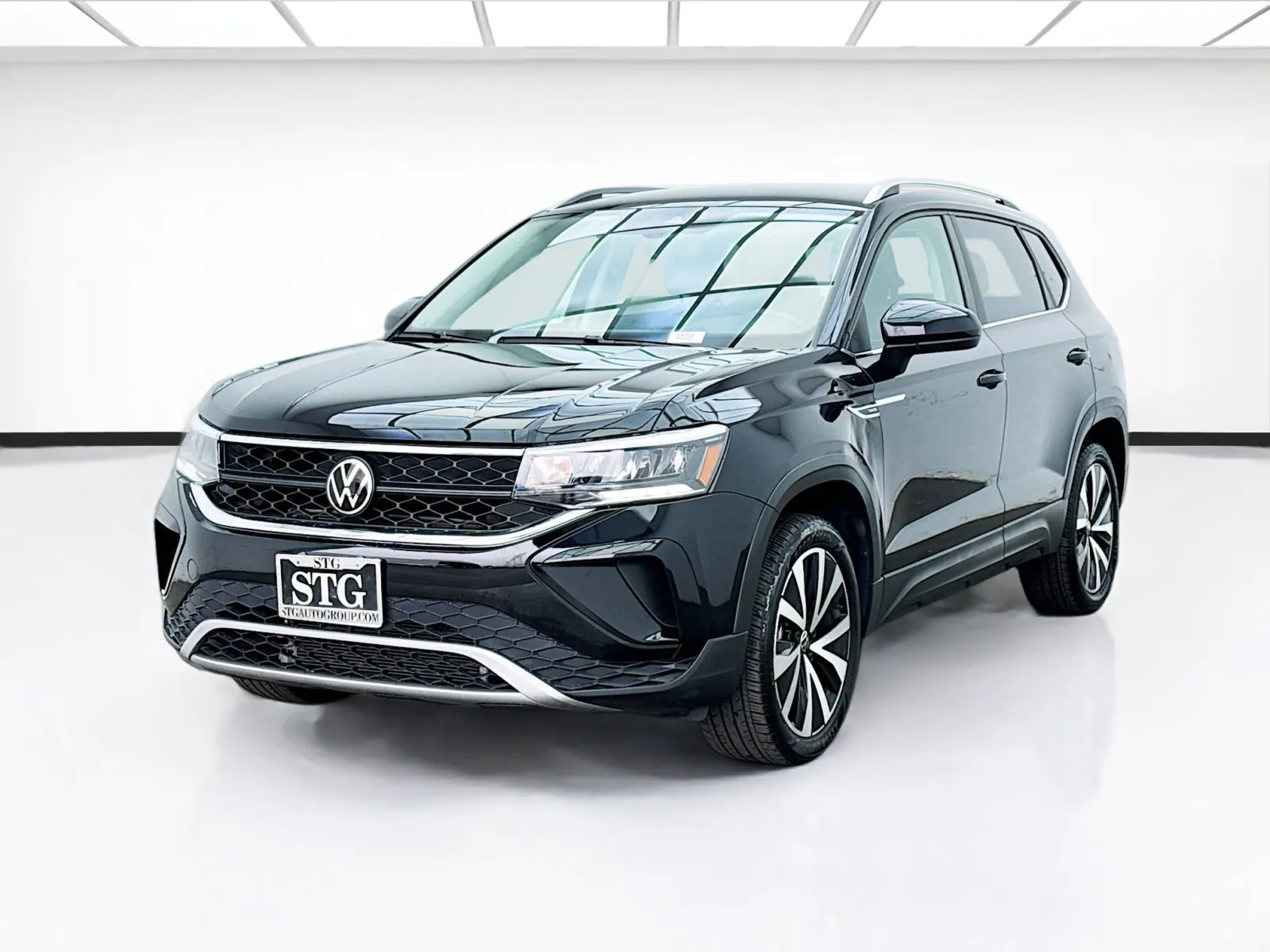 Black 2023 Volkswagen Taos 1.5T SE for sale in Bellflower, CA