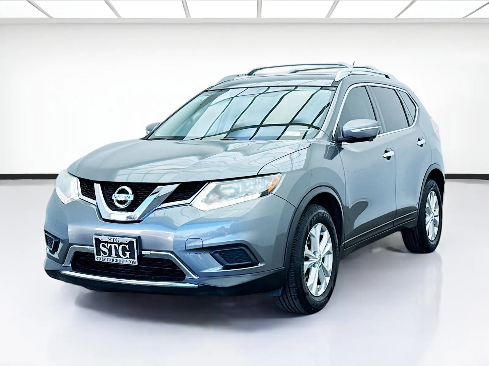 Gray 2015 Nissan Rogue SV for sale in Bellflower, CA