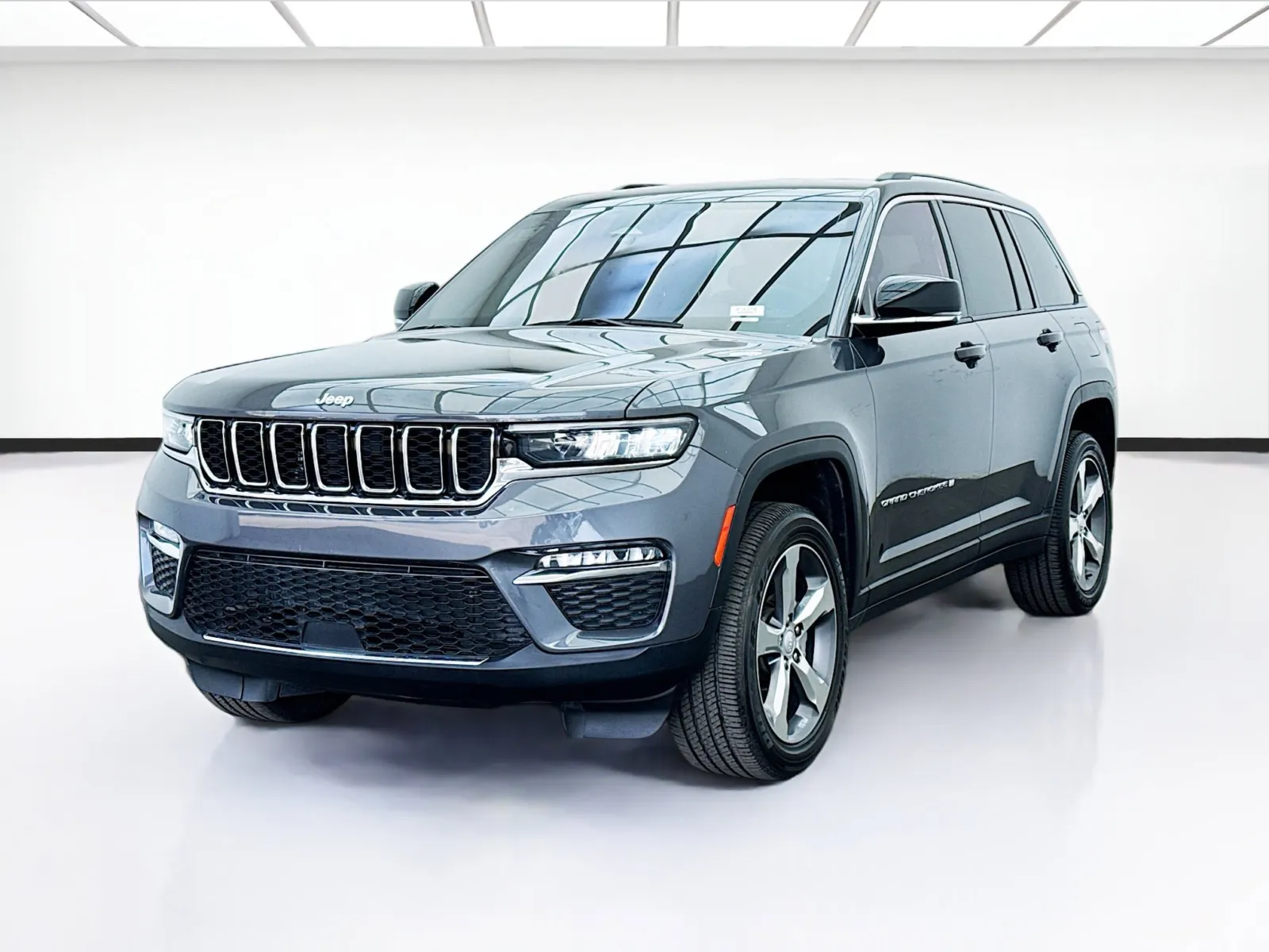 Gray 2022 Jeep Grand Cherokee Limited for sale in Bellflower, CA