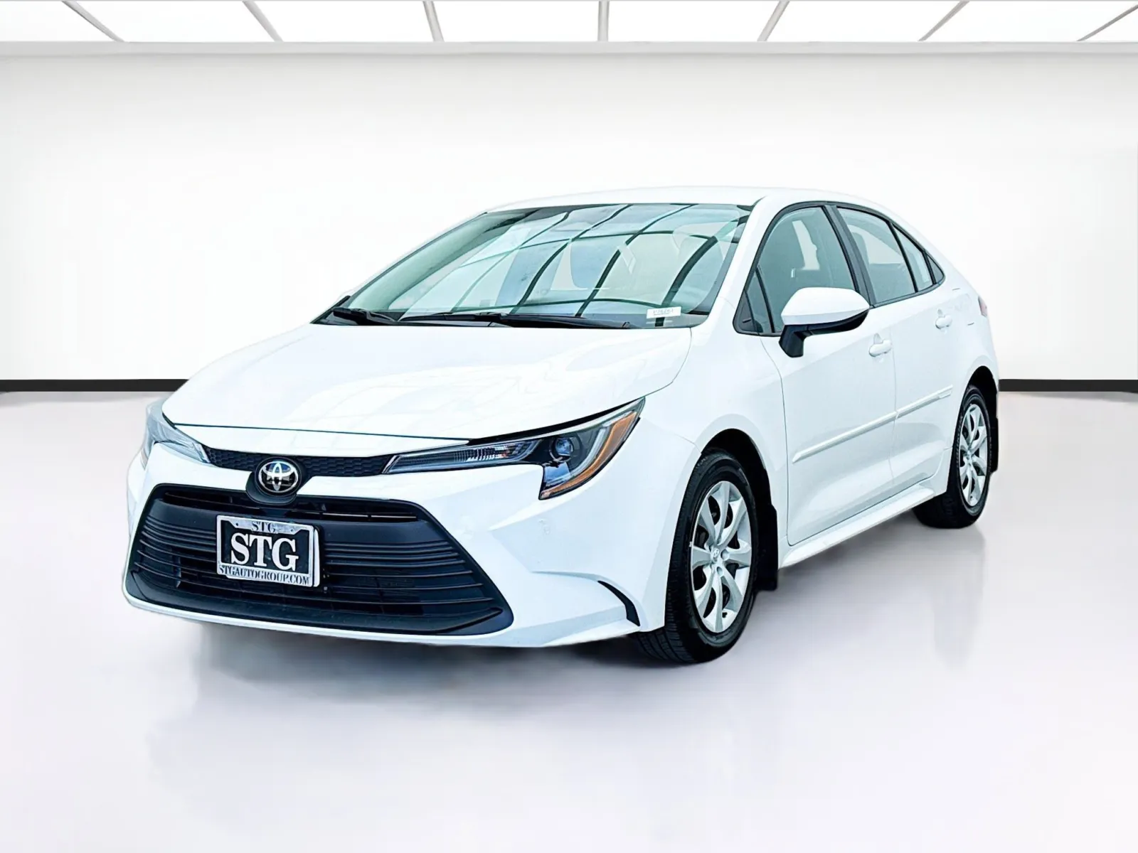 White 2024 Toyota Corolla LE for sale in Bellflower, CA