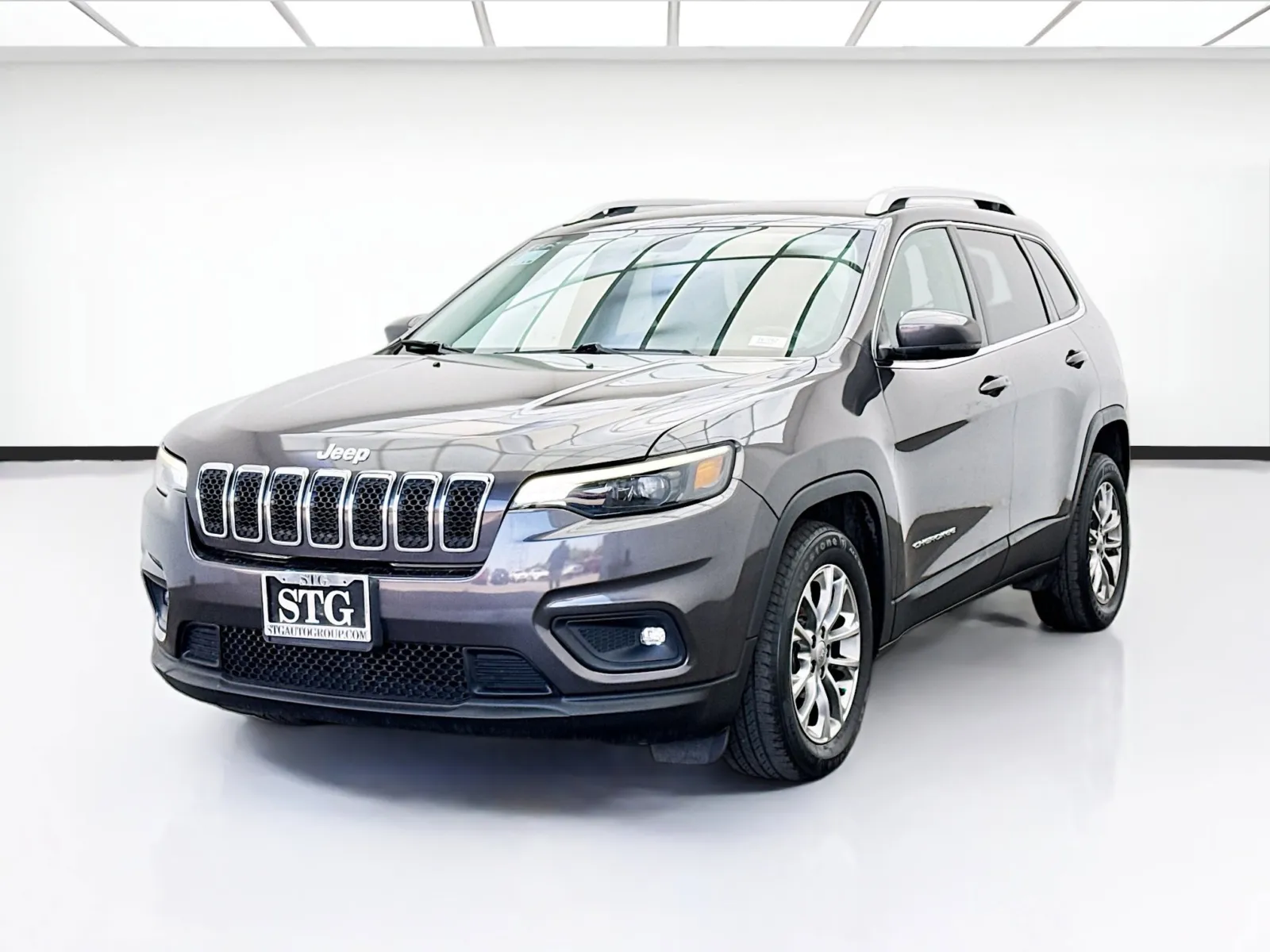 Gray 2019 Jeep Cherokee Latitude Plus for sale in Bellflower, CA