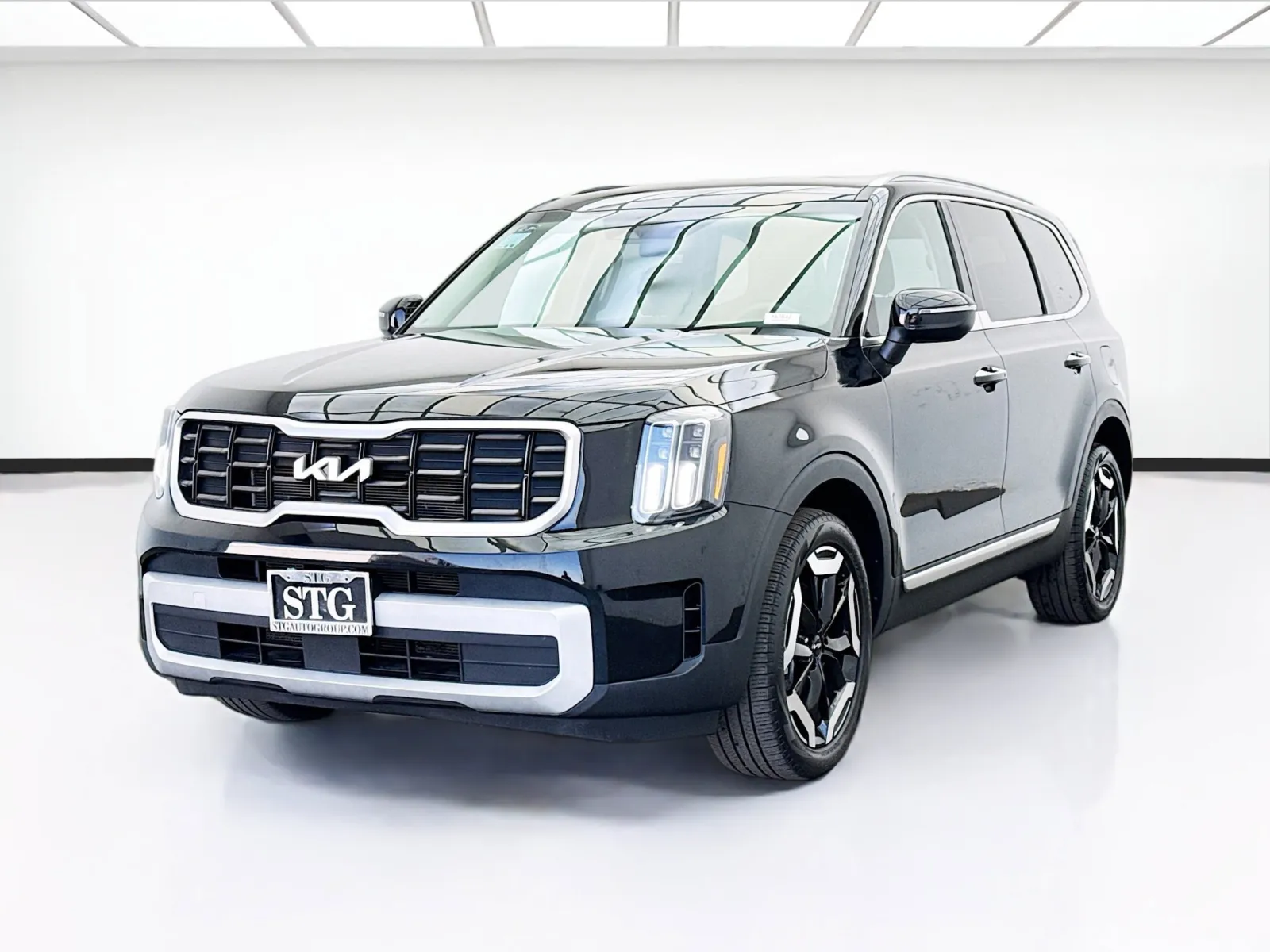 Black 2023 Kia Telluride S for sale in Bellflower, CA