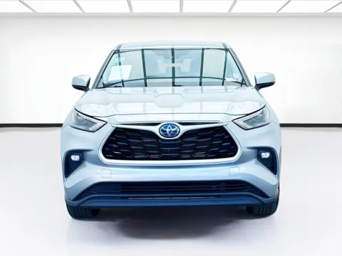 Photos of 2023 Toyota Highlander LE for sale in Bellflower, CA at STG Bellflower