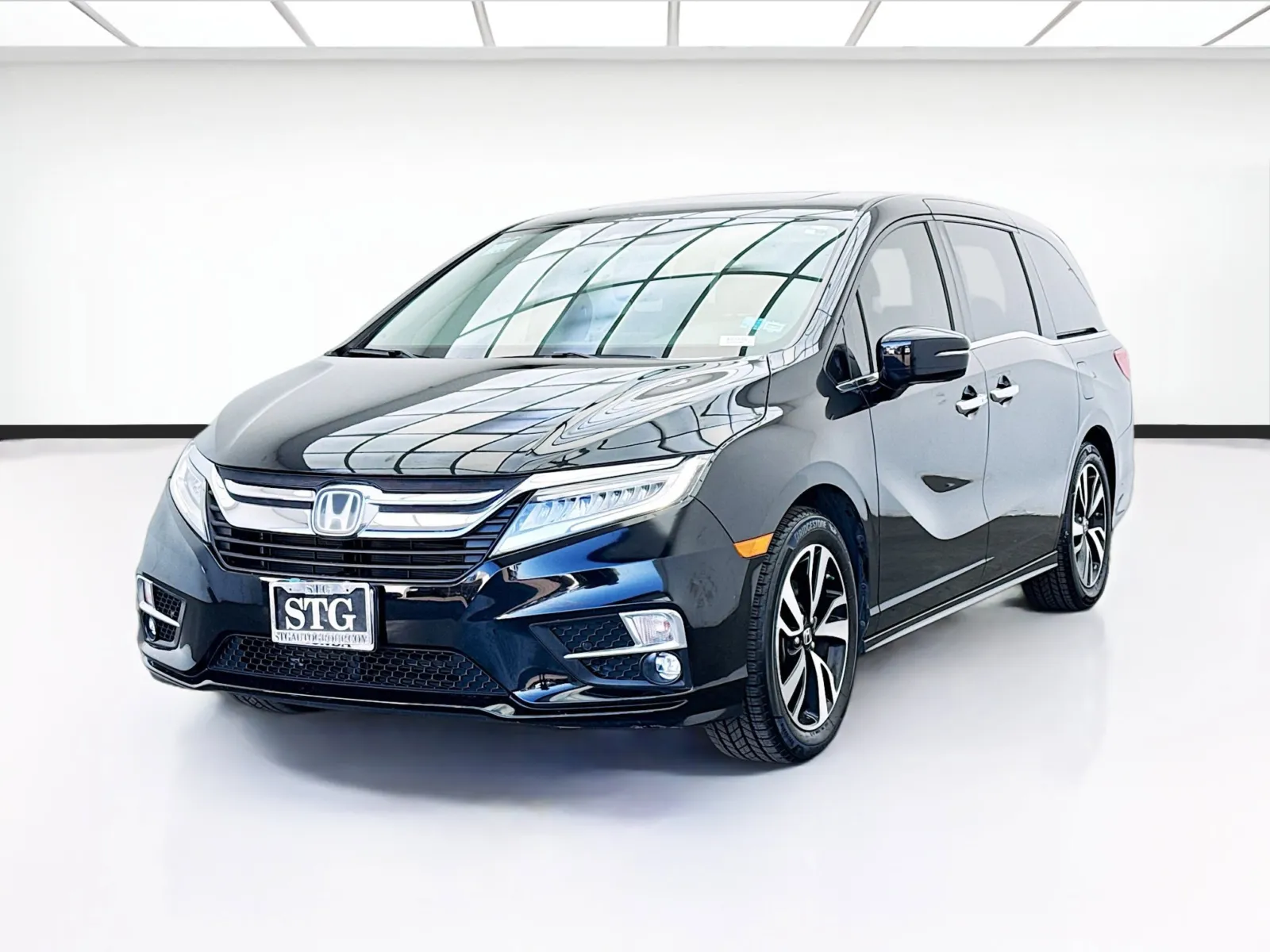 Black 2018 Honda Odyssey Elite for sale in Bellflower, CA