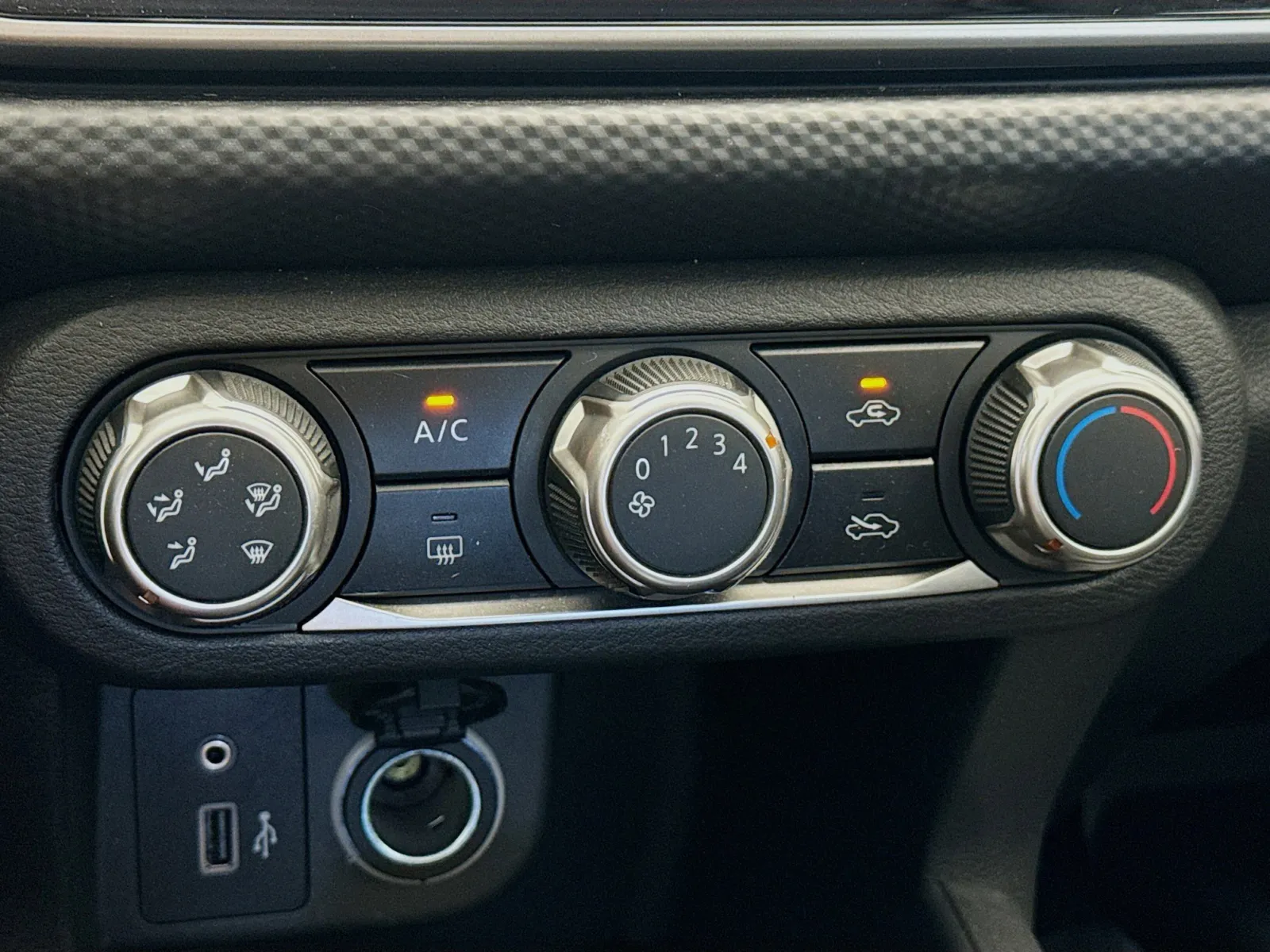 2021 Nissan Kicks S photo 2